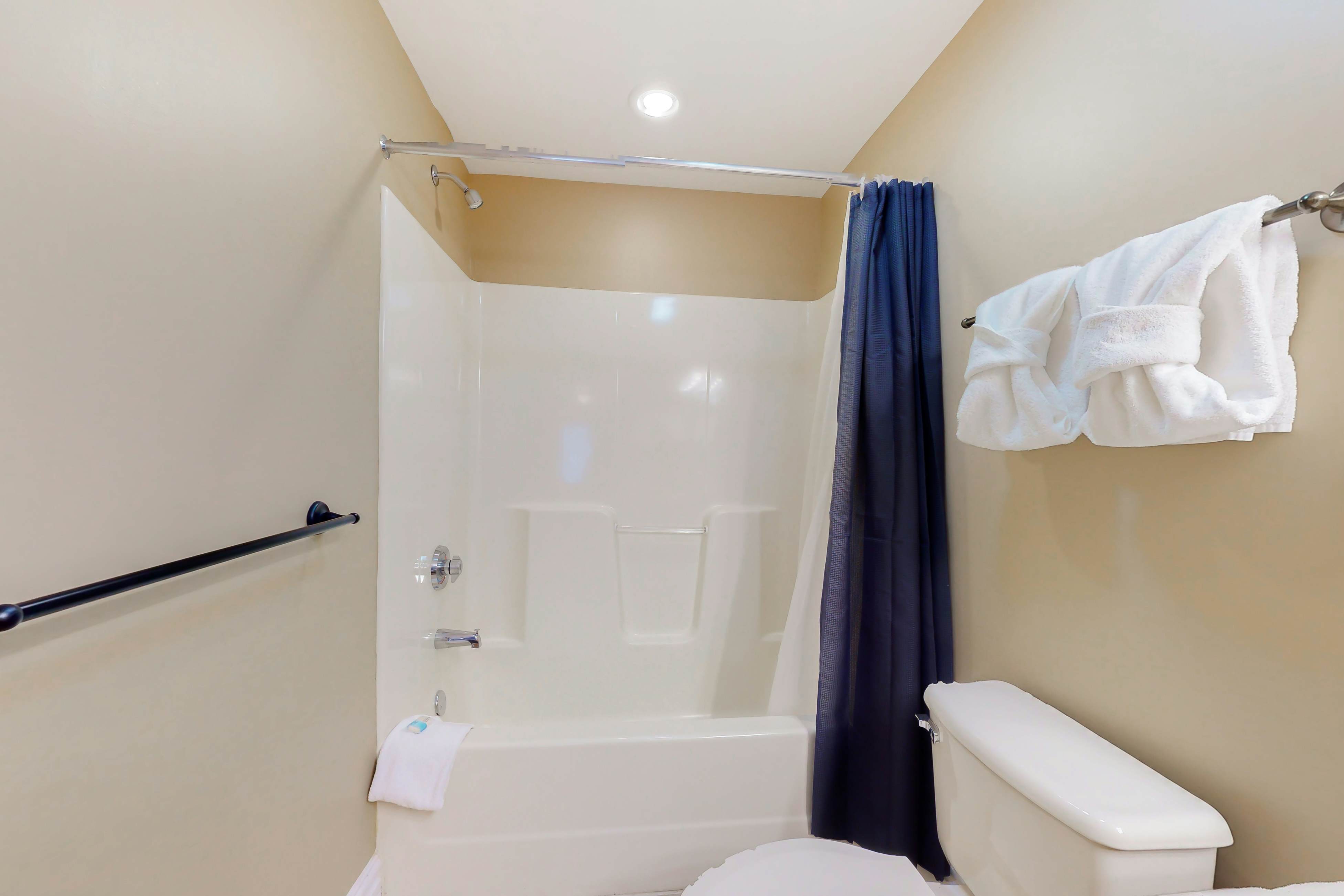 Welcoming Condo W Jetted Tub, Sleeps 6・Fireplace