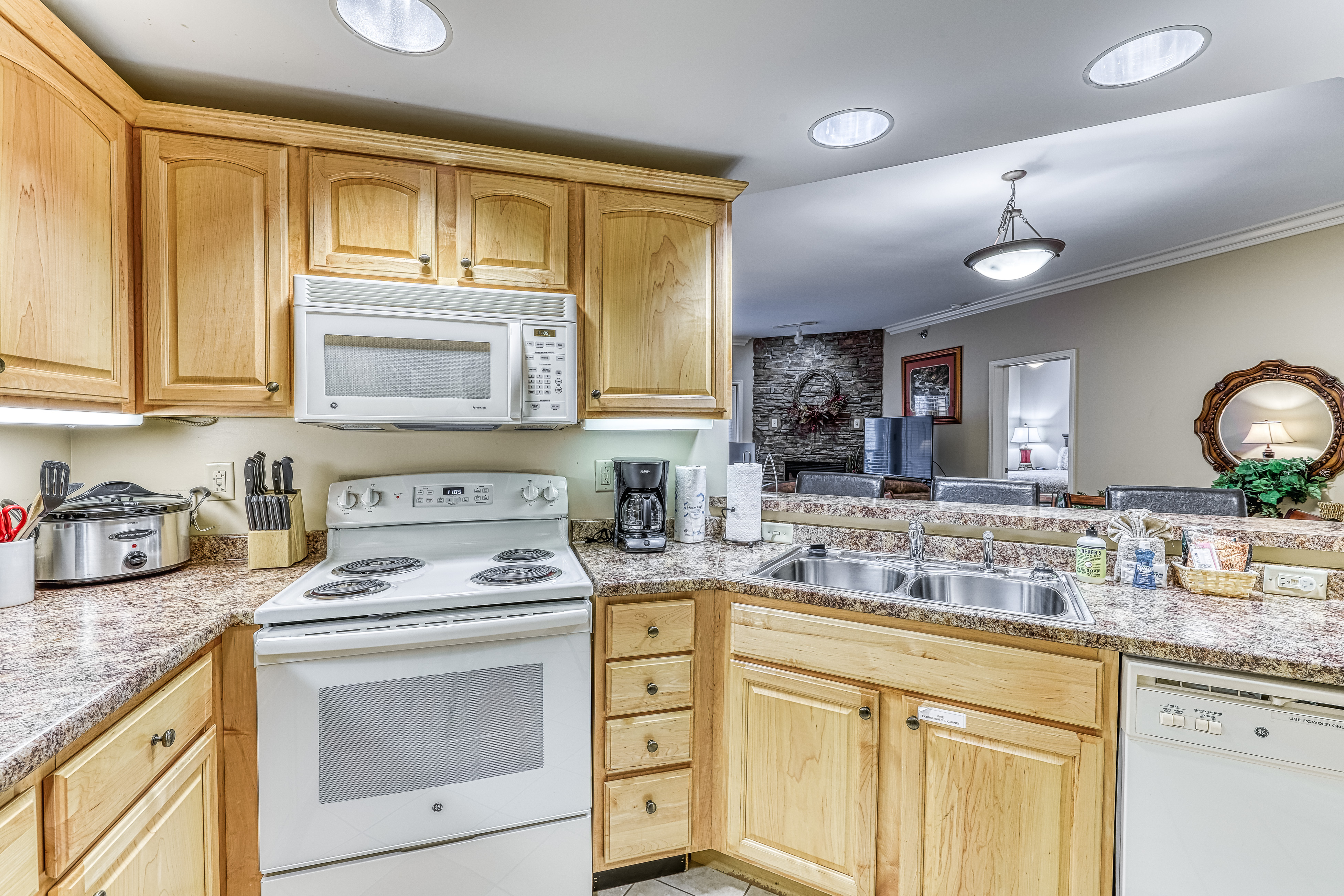 Spacious Luxe Condo, Sleeps 8・Near downtown・Tub