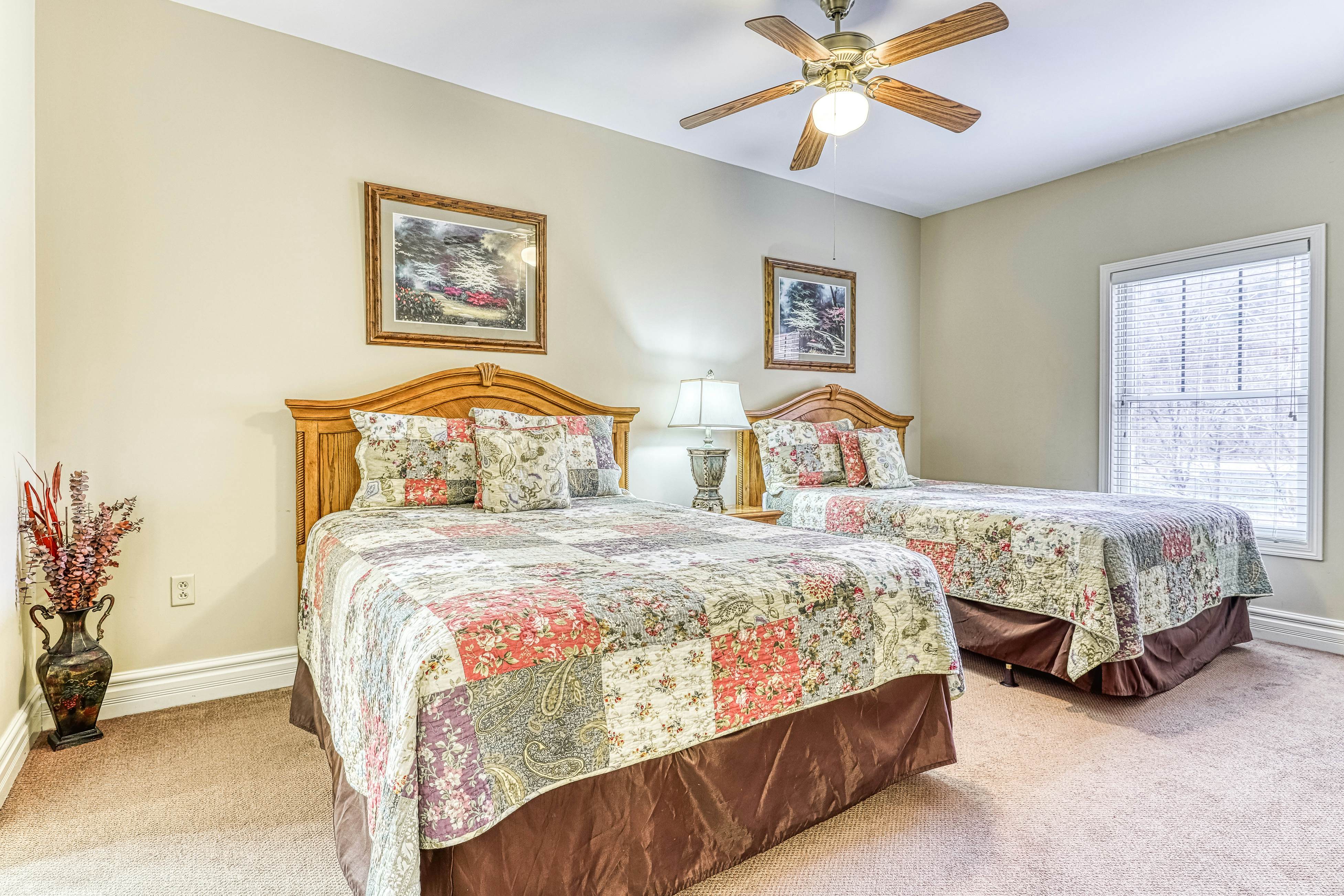 Spacious Luxe Condo, Sleeps 8・Near downtown・Tub