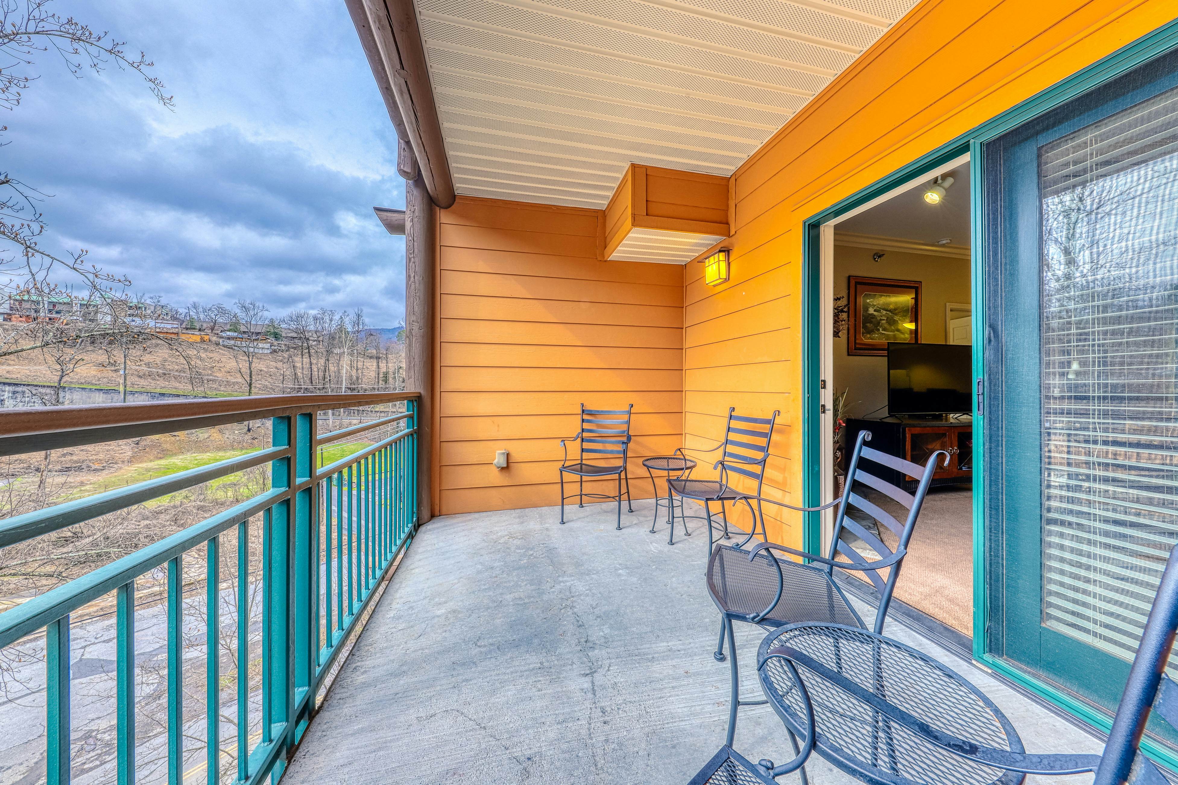 Spacious Luxe Condo, Sleeps 8・Near downtown・Tub