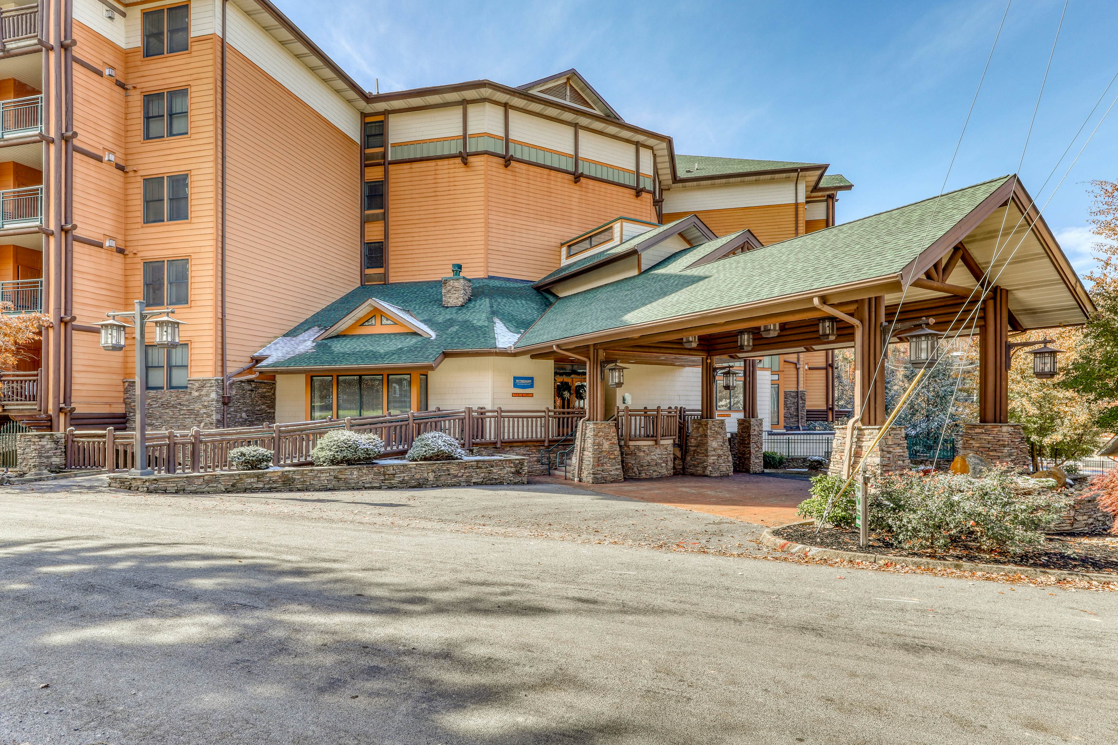 Spacious Luxe Condo, Sleeps 8・Near downtown・Tub