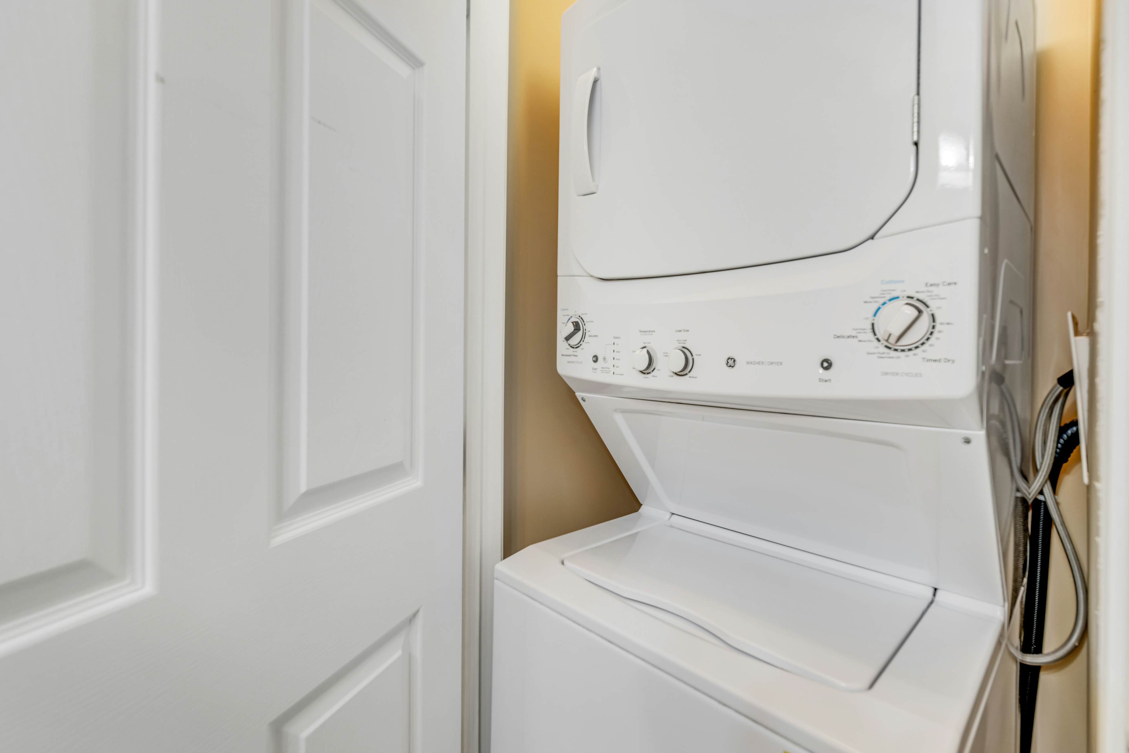 Comfy Condo Near Downtown, Sleeps 6・Jetted Tub・Gym