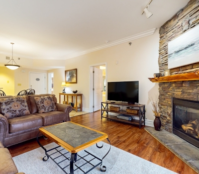 Find Relaxed Luxe, Sleeps 6・Jetted Tub・Downtown