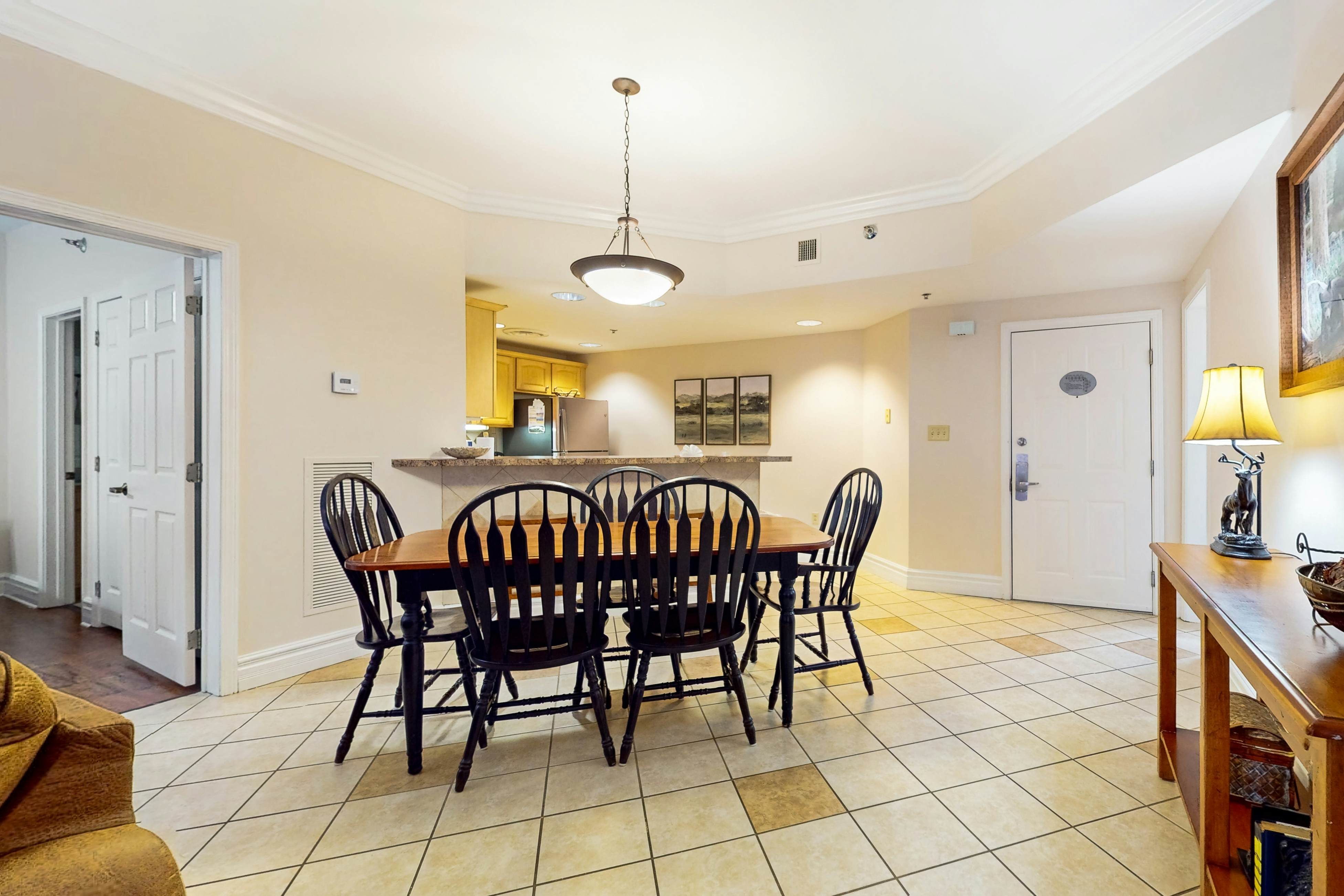 Find Relaxed Luxe, Sleeps 6・Jetted Tub・Downtown