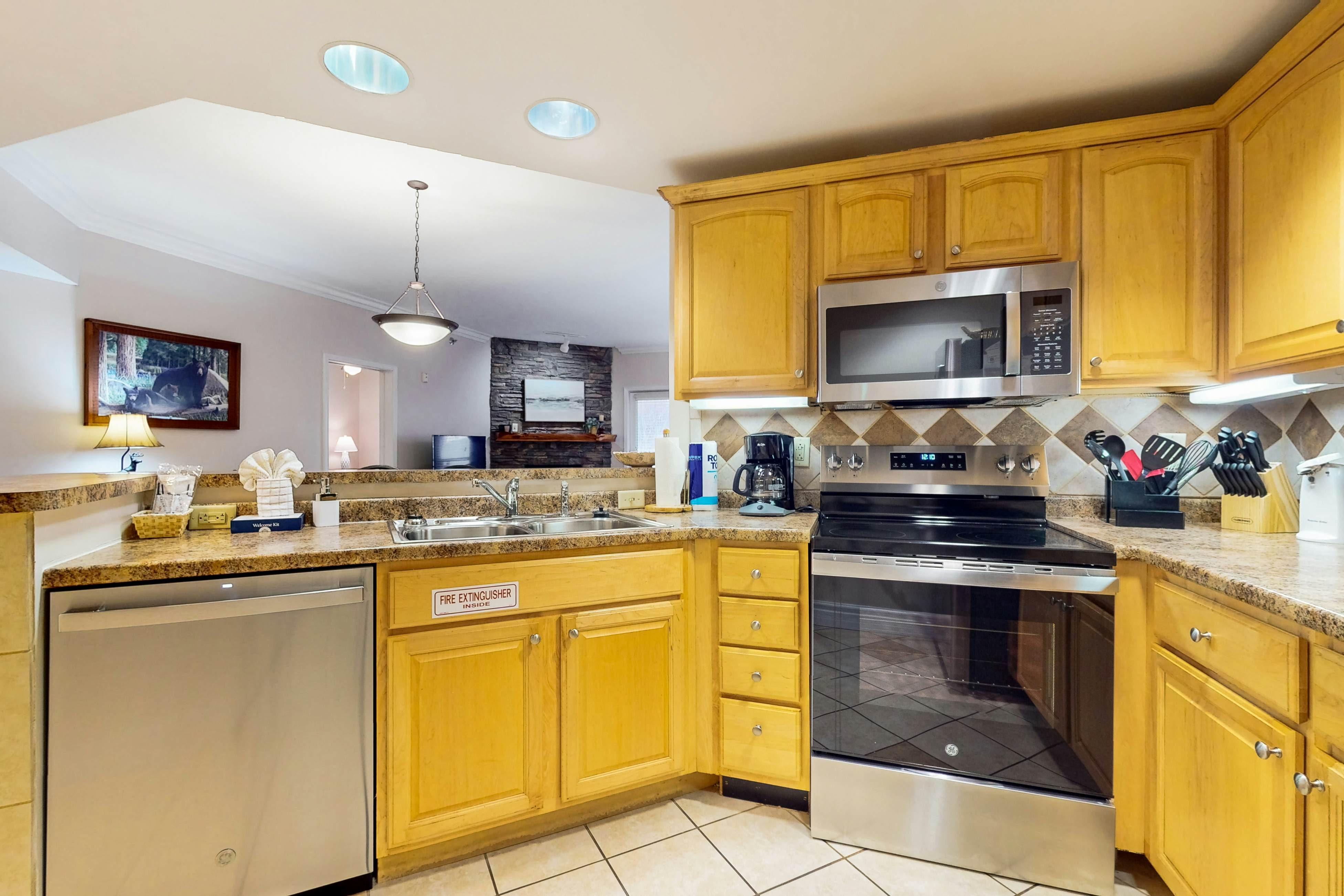 Find Relaxed Luxe, Sleeps 6・Jetted Tub・Downtown