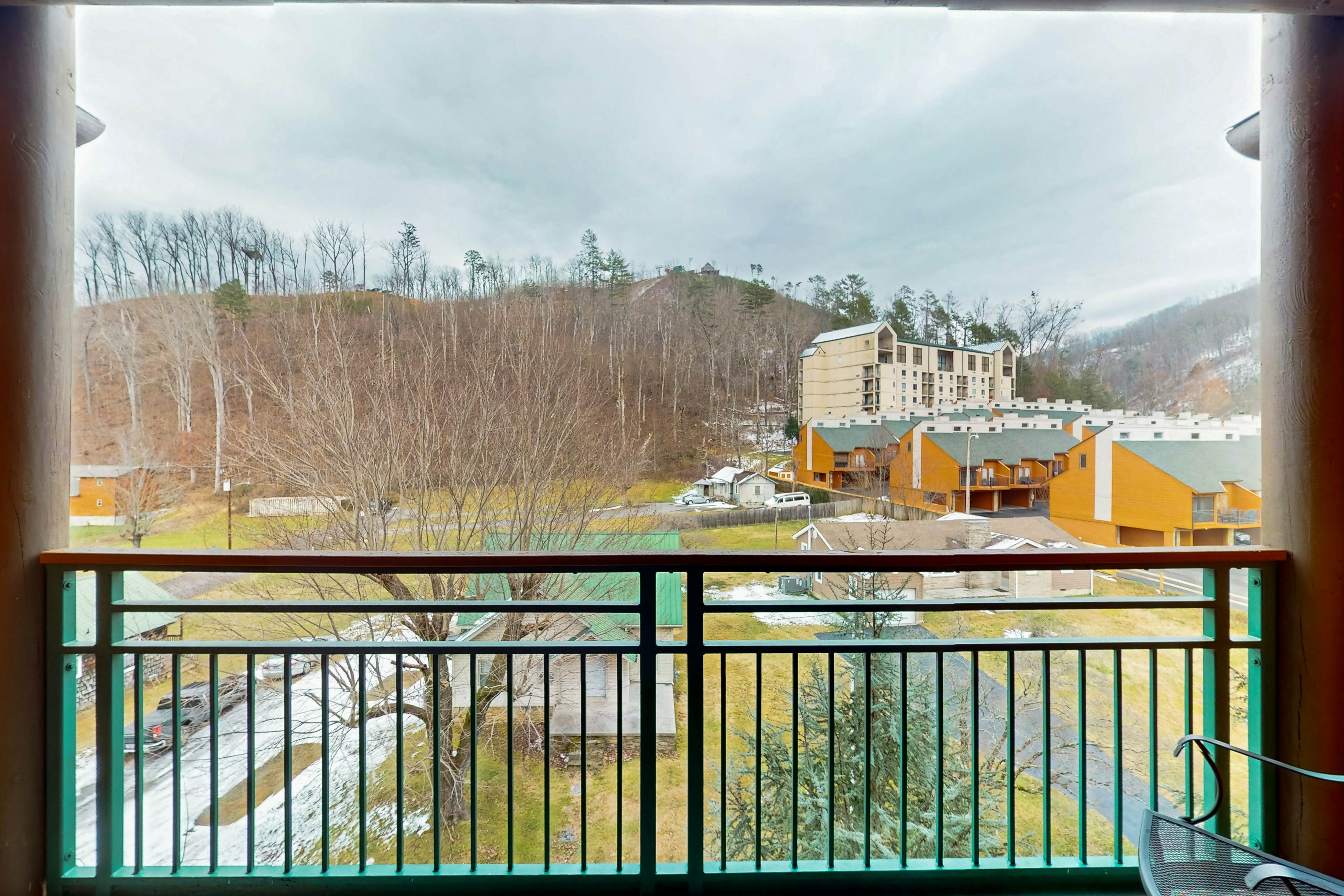 Find Relaxed Luxe, Sleeps 6・Jetted Tub・Downtown