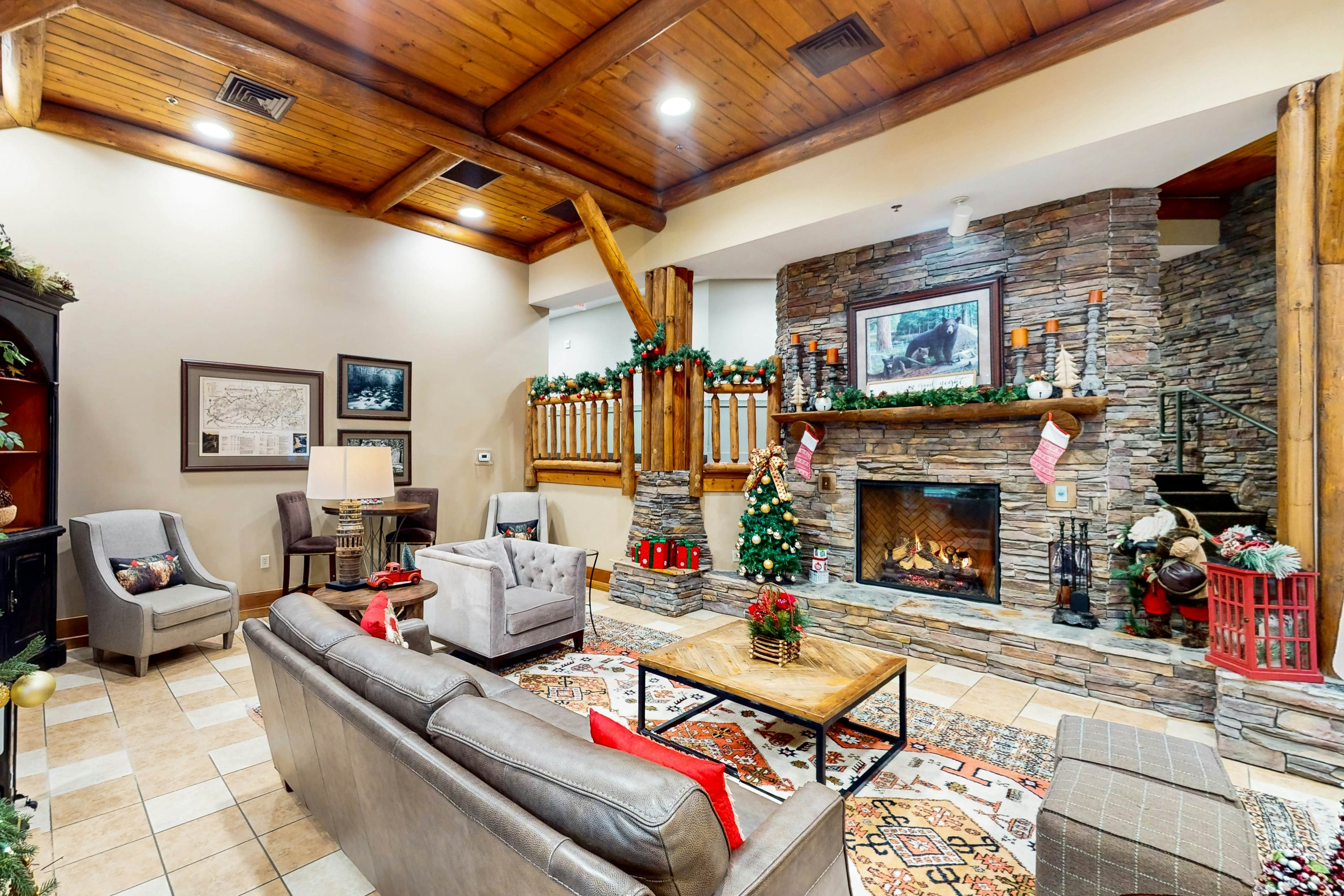 Find Relaxed Luxe, Sleeps 6・Jetted Tub・Downtown