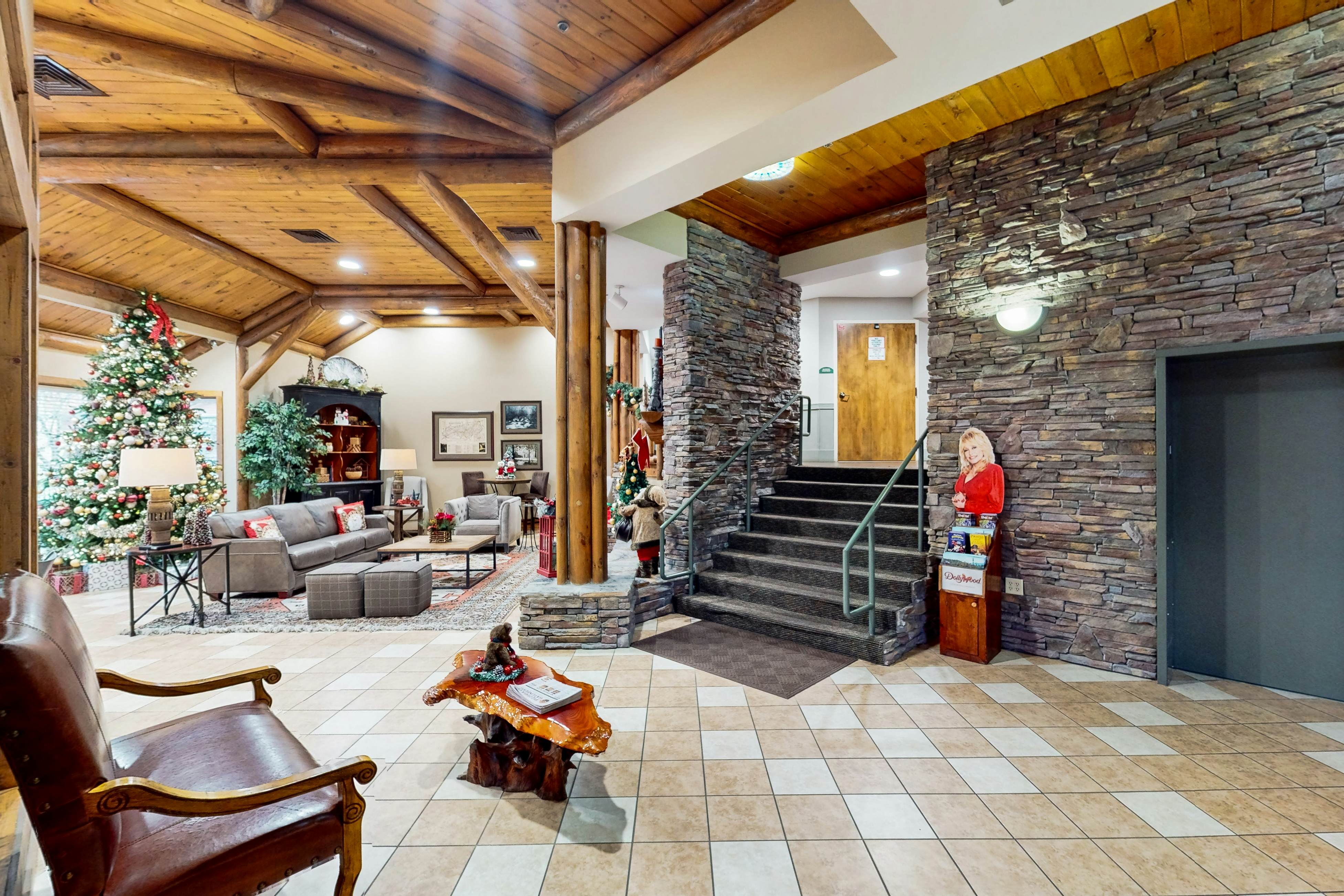 Find Relaxed Luxe, Sleeps 6・Jetted Tub・Downtown