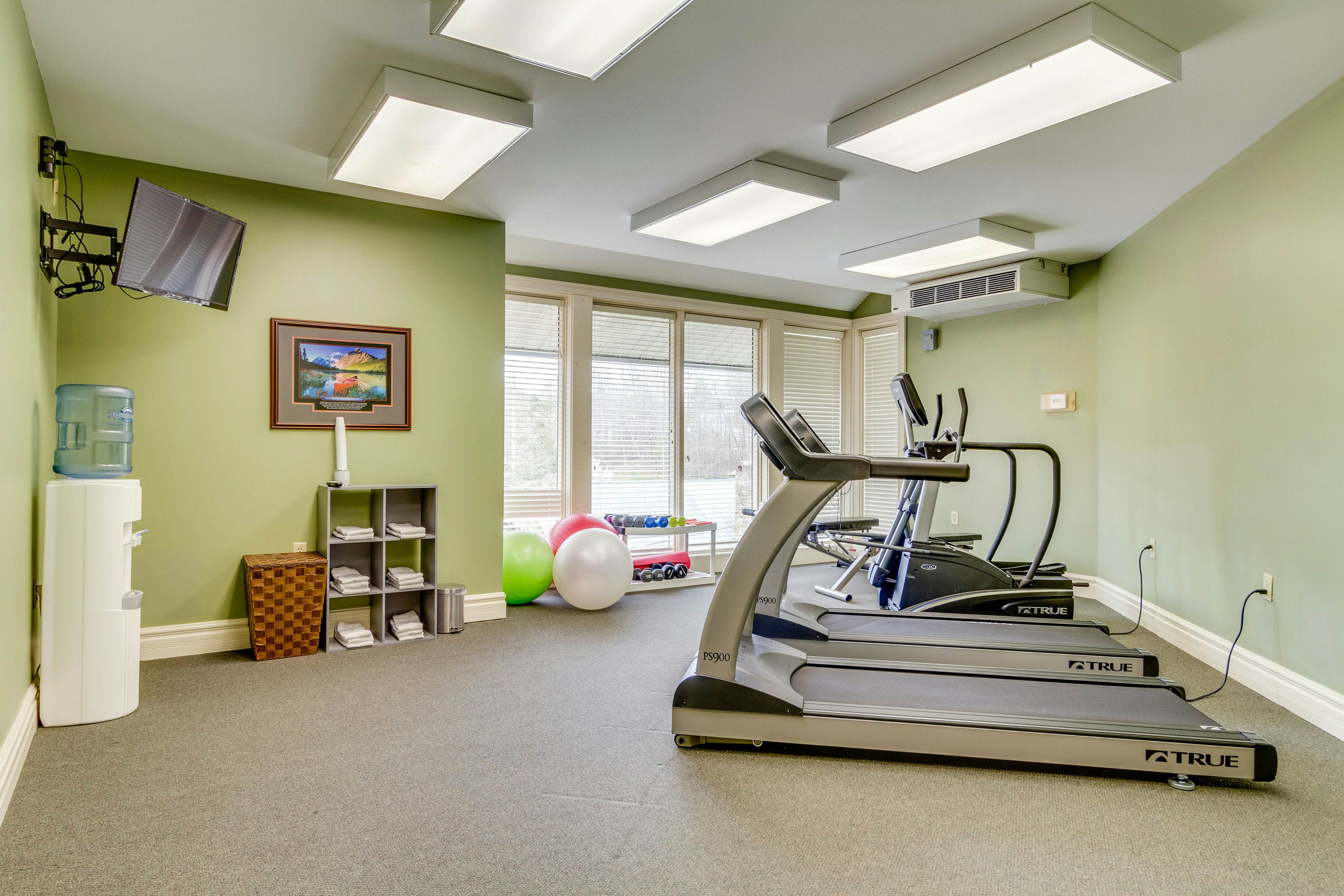 Find Relaxed Luxe, Sleeps 6・Jetted Tub・Downtown