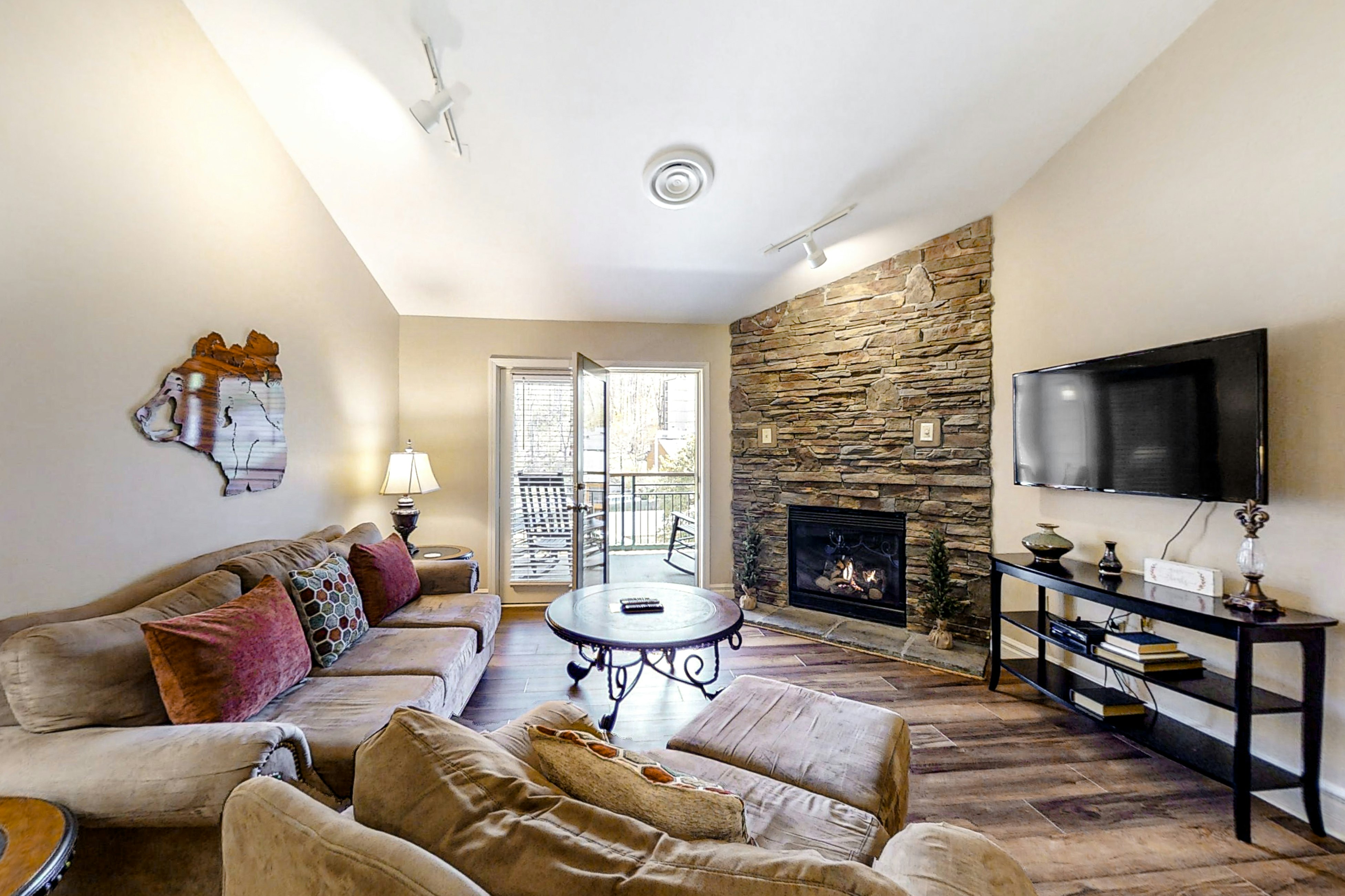 Walk Downtown, Sleeps 6・Jetted Tub・Fireplace・Gym