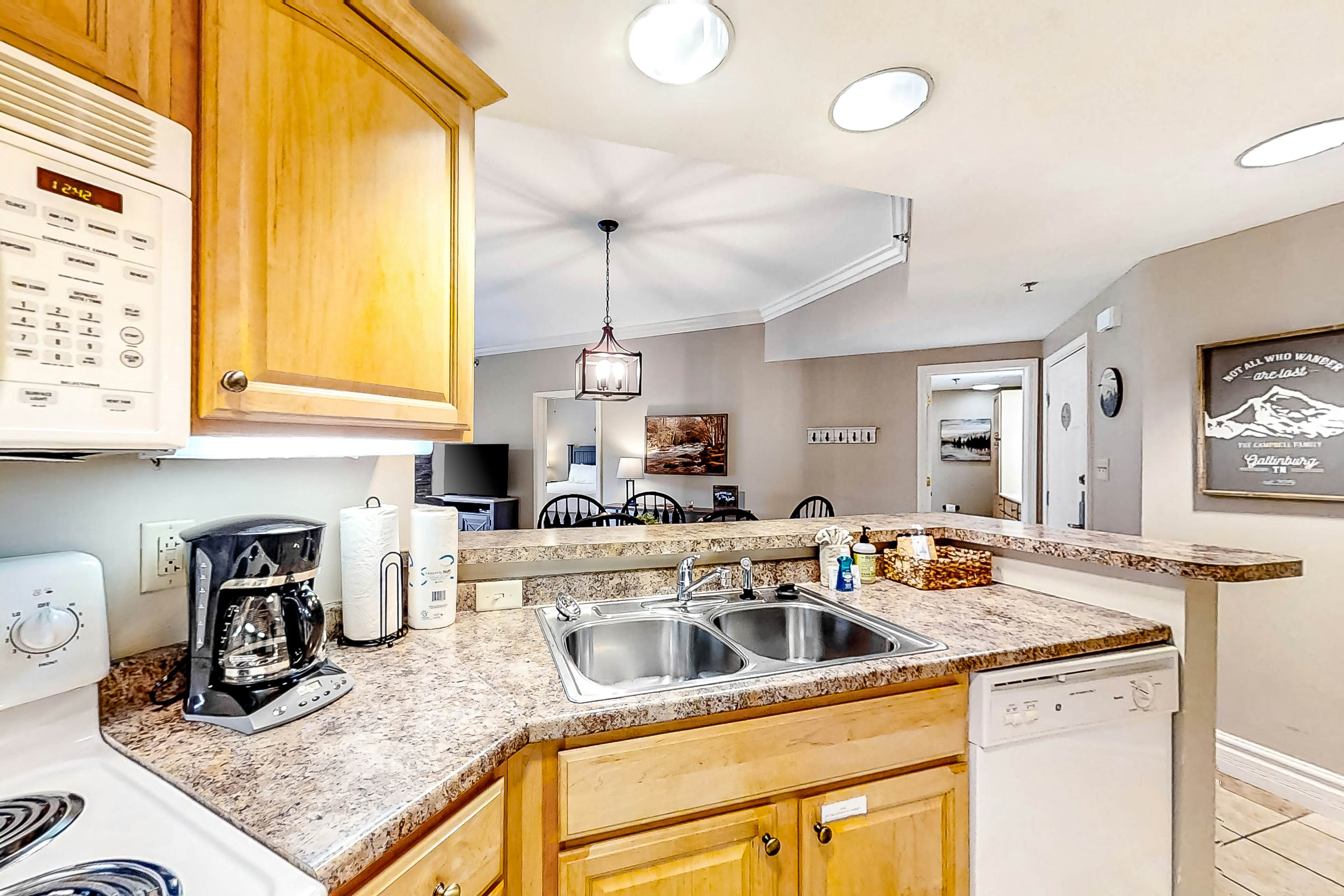 Elegant View Condo, Sleeps 6・Balcony・Jetted Tub