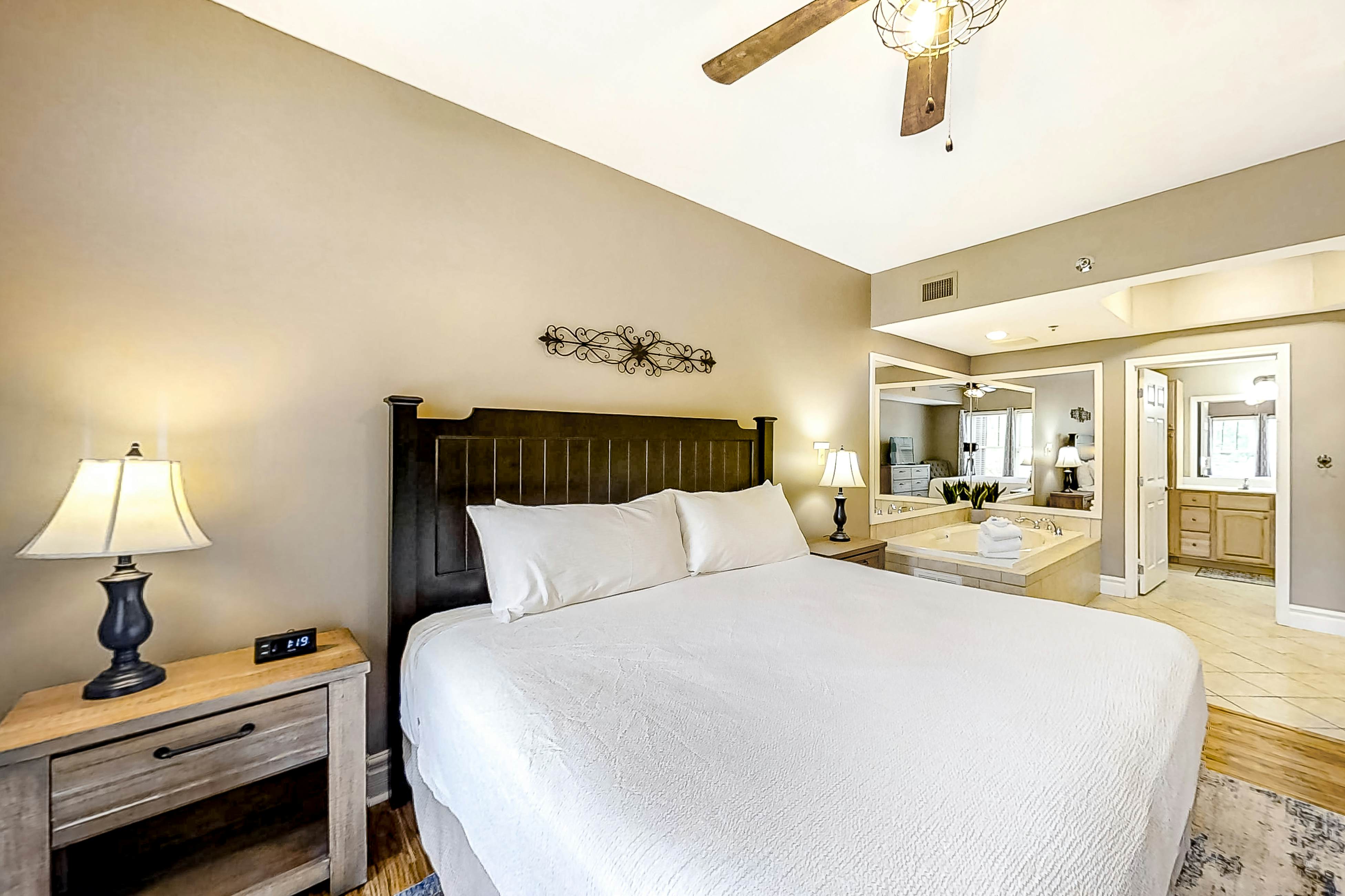 Elegant View Condo, Sleeps 6・Balcony・Jetted Tub