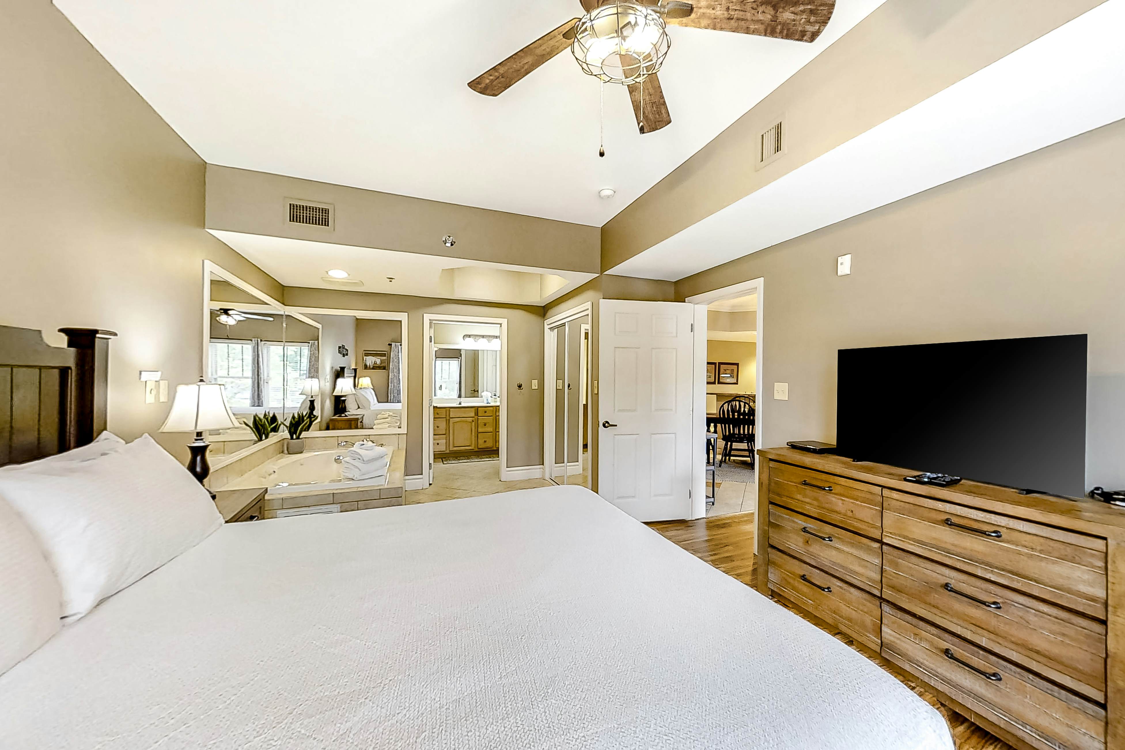 Elegant View Condo, Sleeps 6・Balcony・Jetted Tub