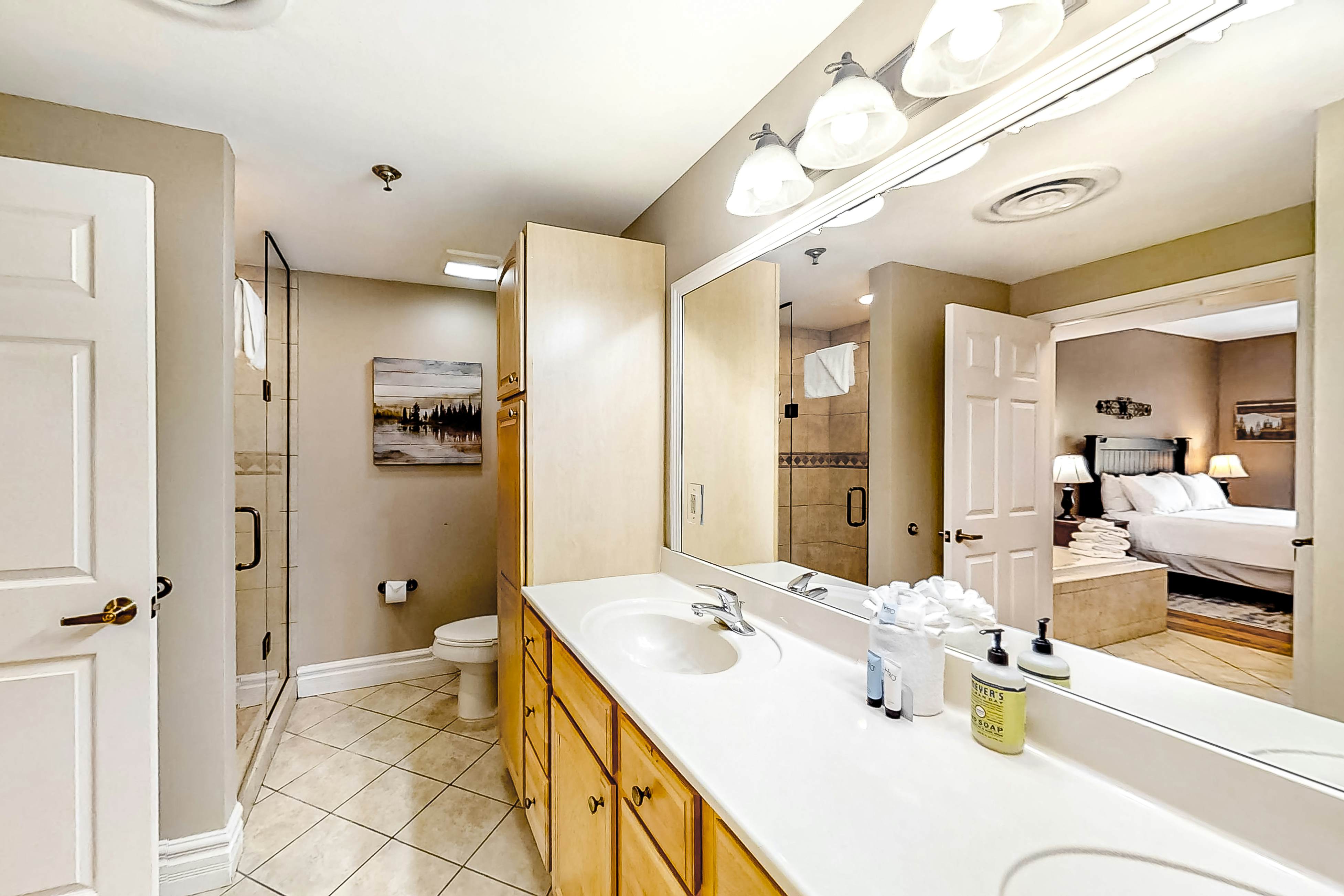 Elegant View Condo, Sleeps 6・Balcony・Jetted Tub