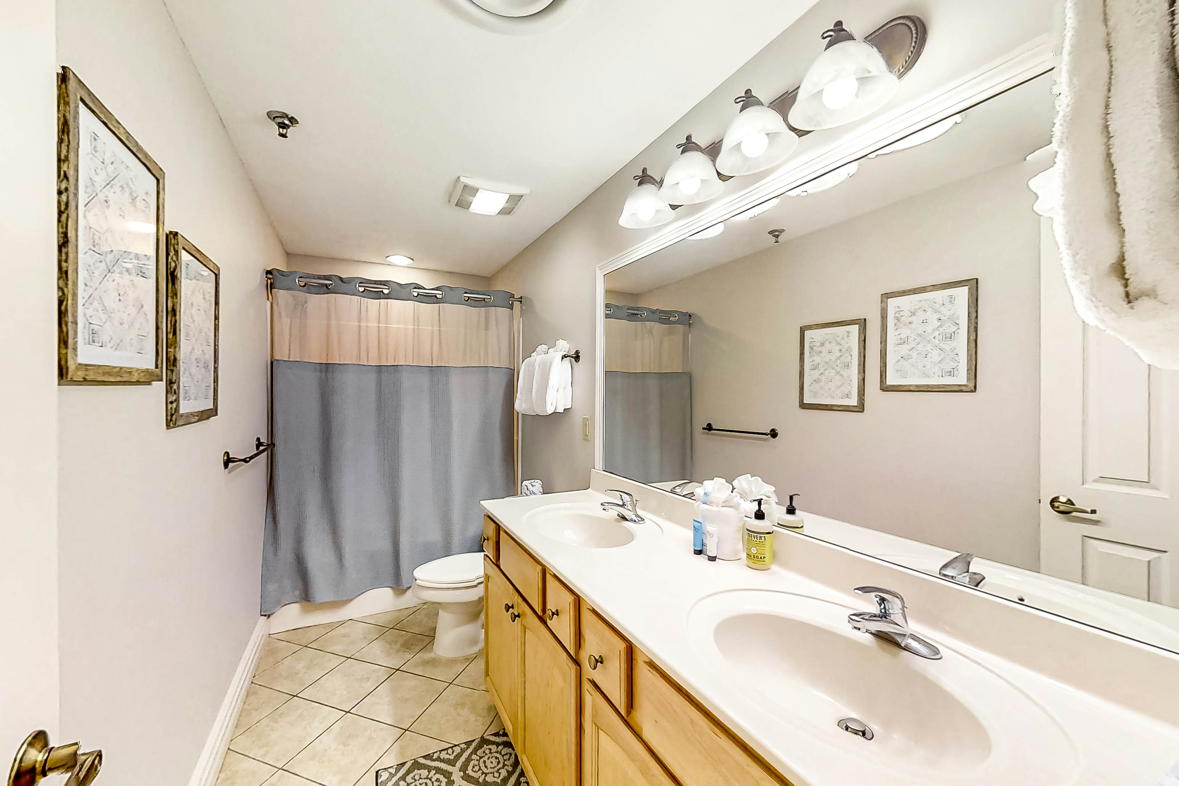 Elegant View Condo, Sleeps 6・Balcony・Jetted Tub