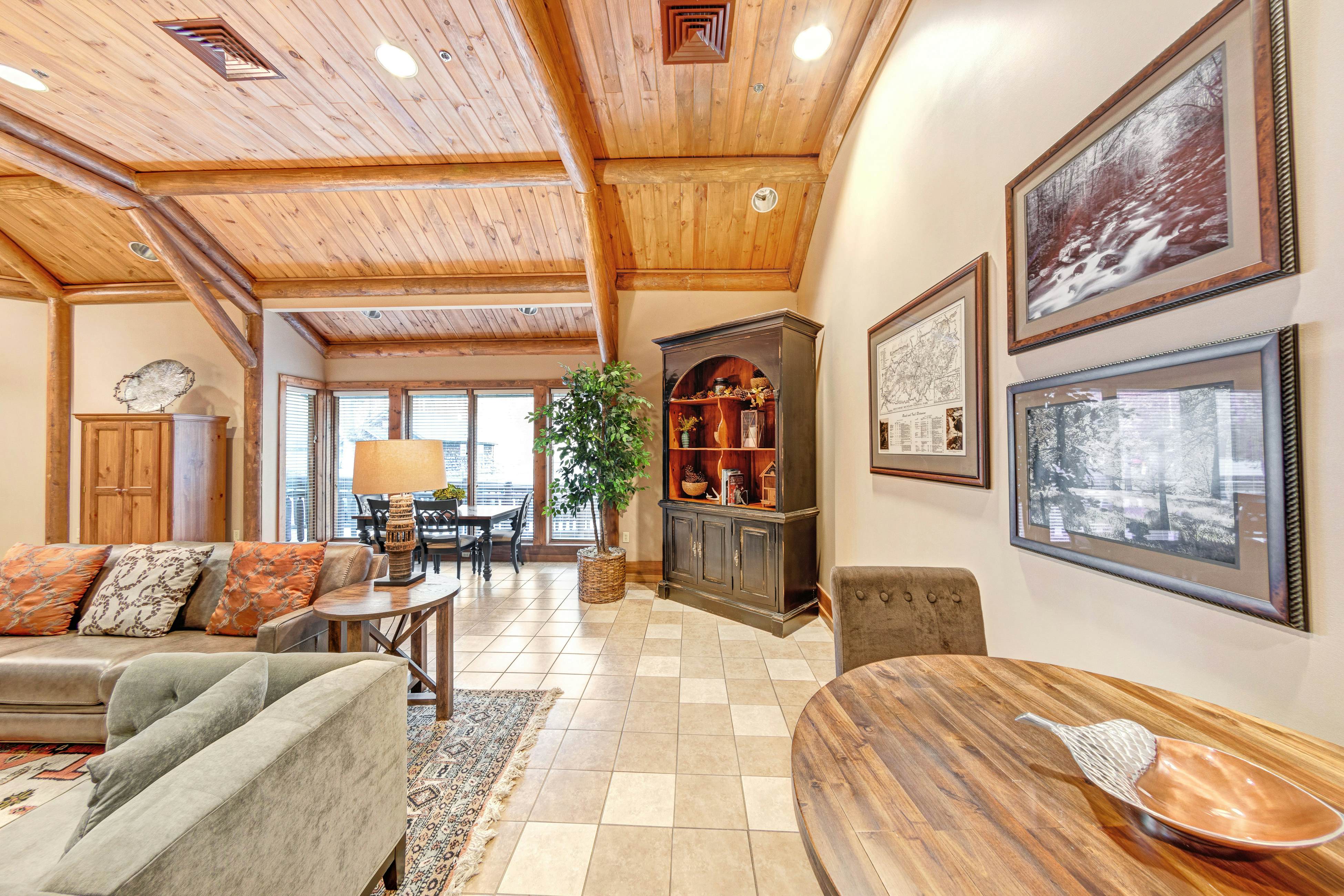 Elegant View Condo, Sleeps 6・Balcony・Jetted Tub