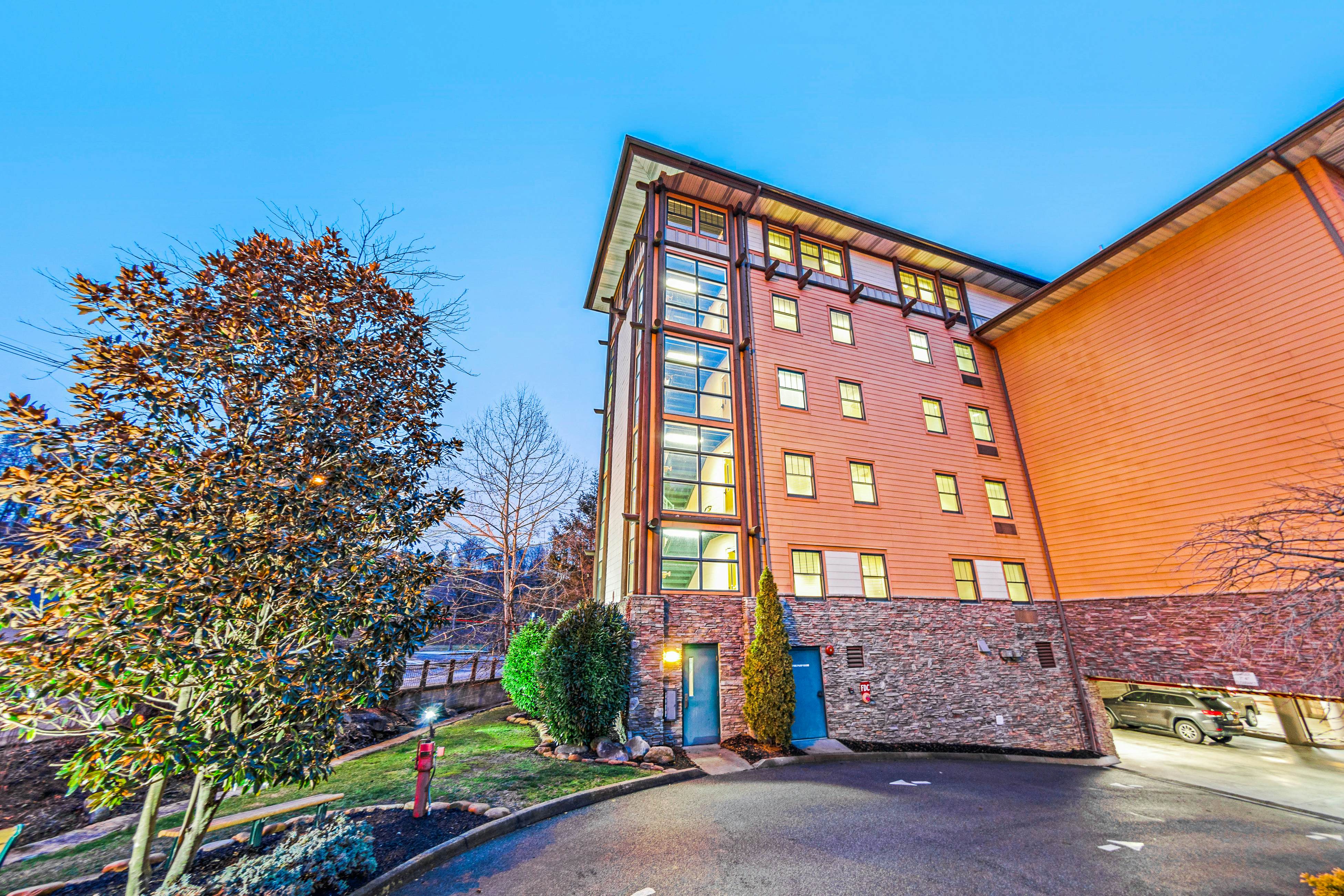 Elegant View Condo, Sleeps 6・Balcony・Jetted Tub