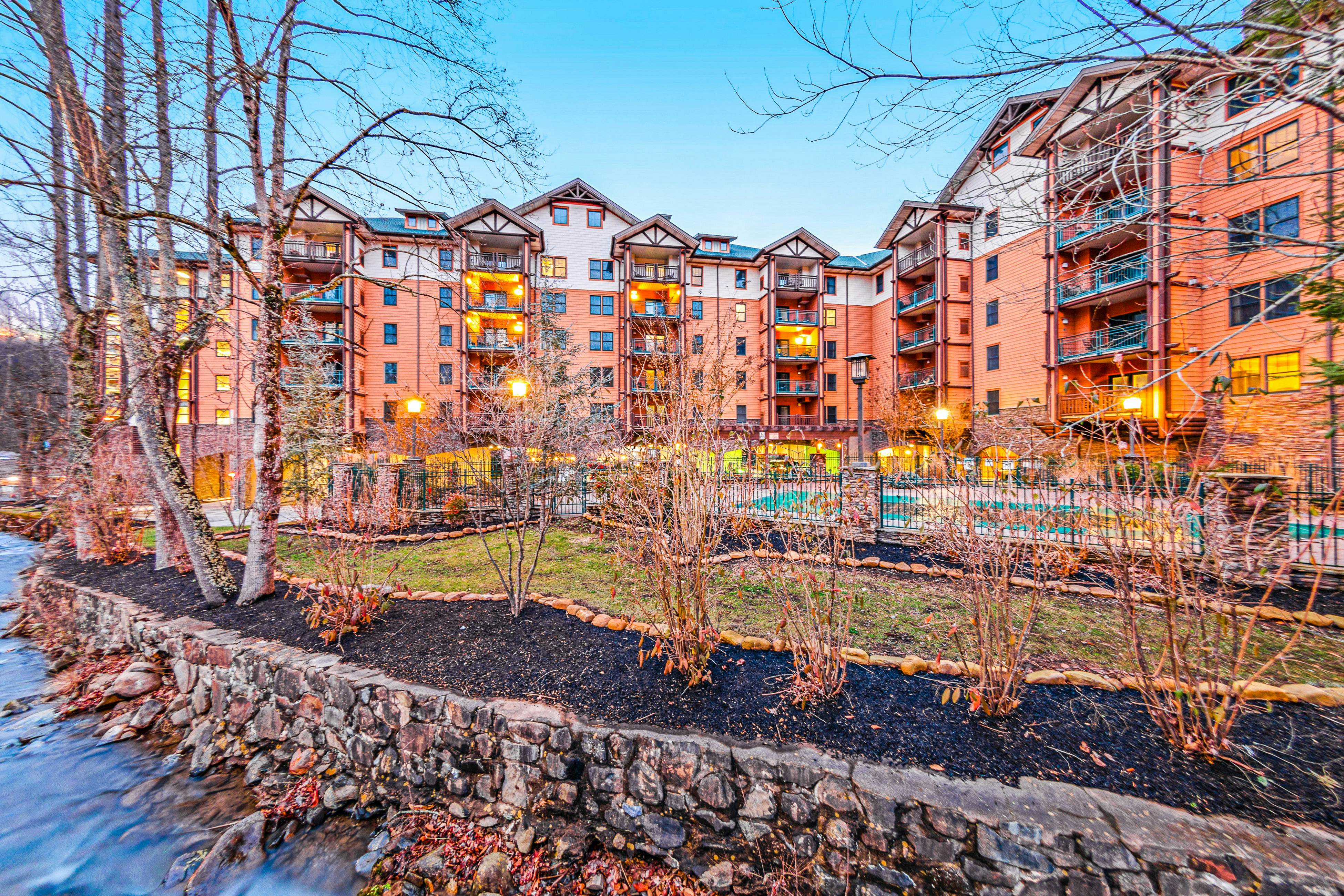 Elegant View Condo, Sleeps 6・Balcony・Jetted Tub