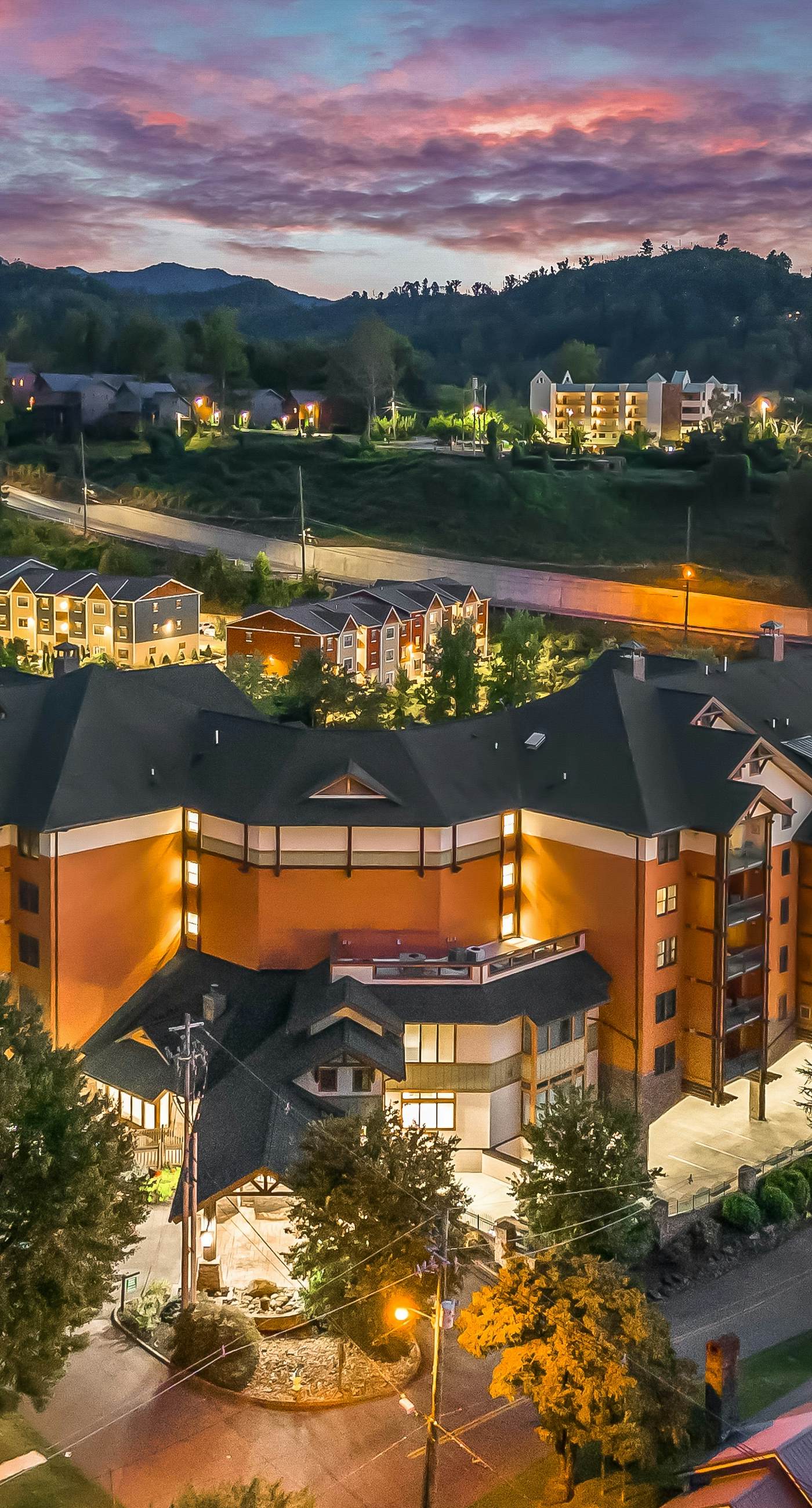 5th Floor Condo, Sleeps 6・Jetted Tub・Fireplace