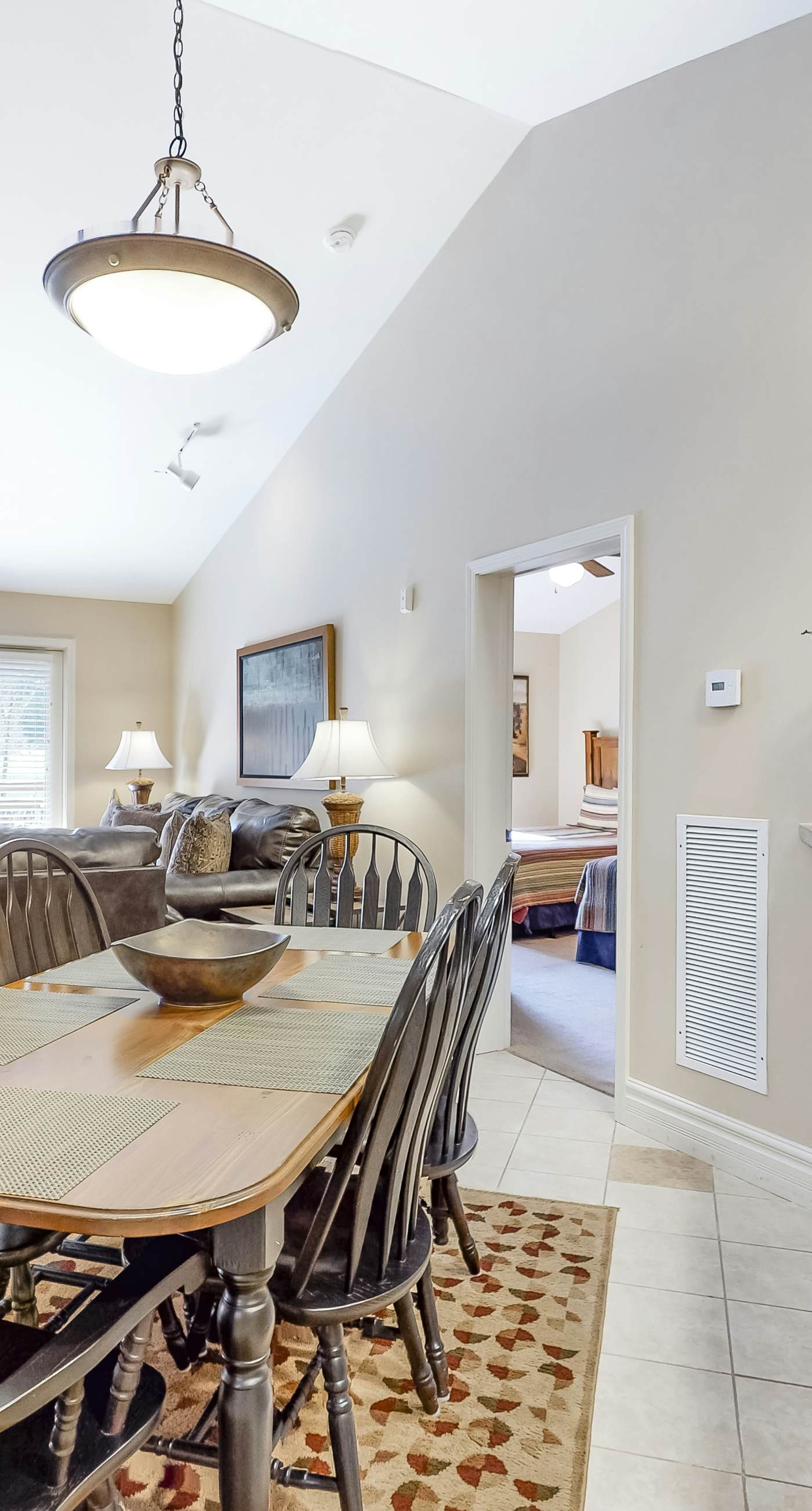 5th Floor Condo, Sleeps 6・Jetted Tub・Fireplace