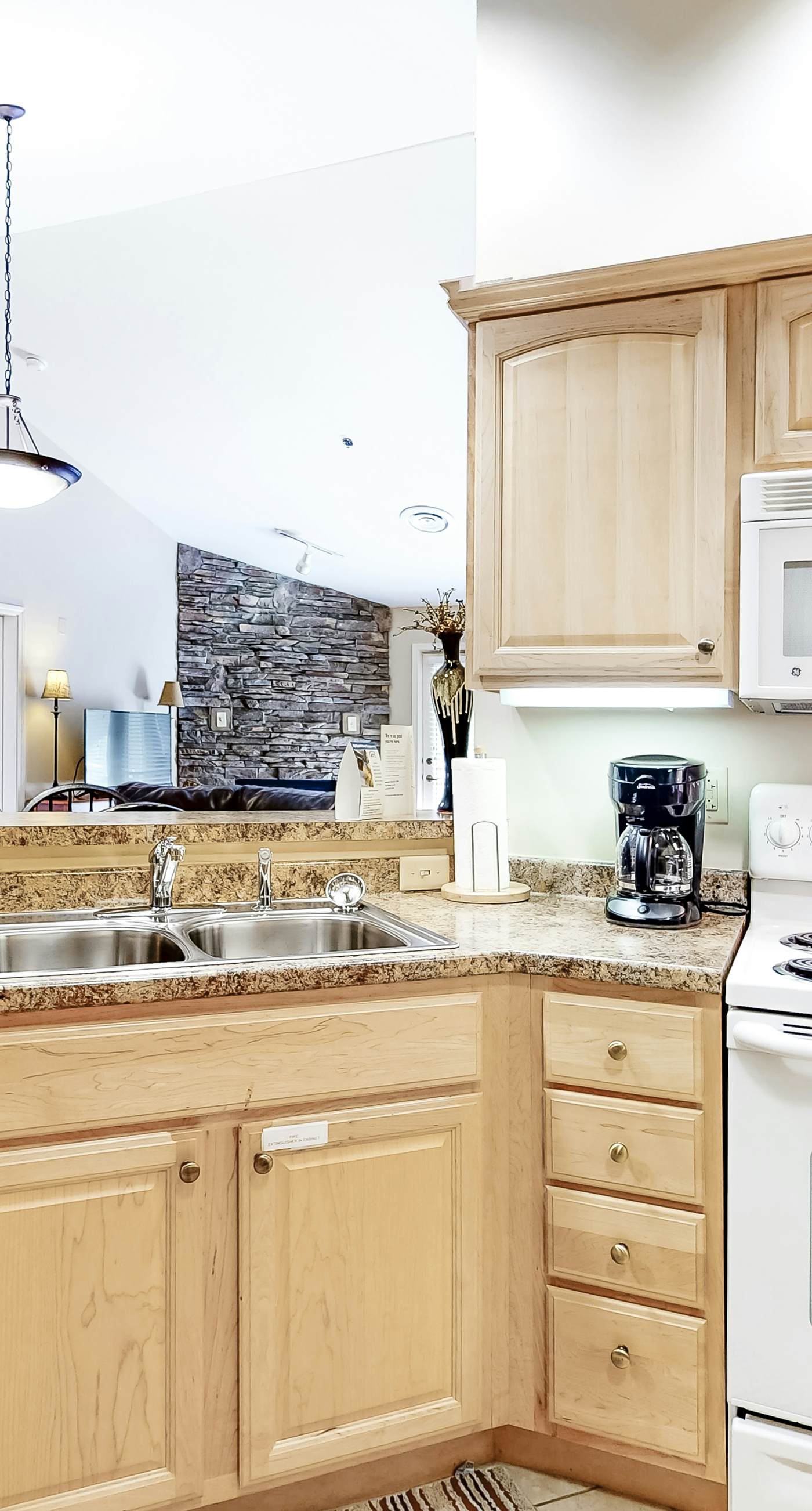 5th Floor Condo, Sleeps 6・Jetted Tub・Fireplace