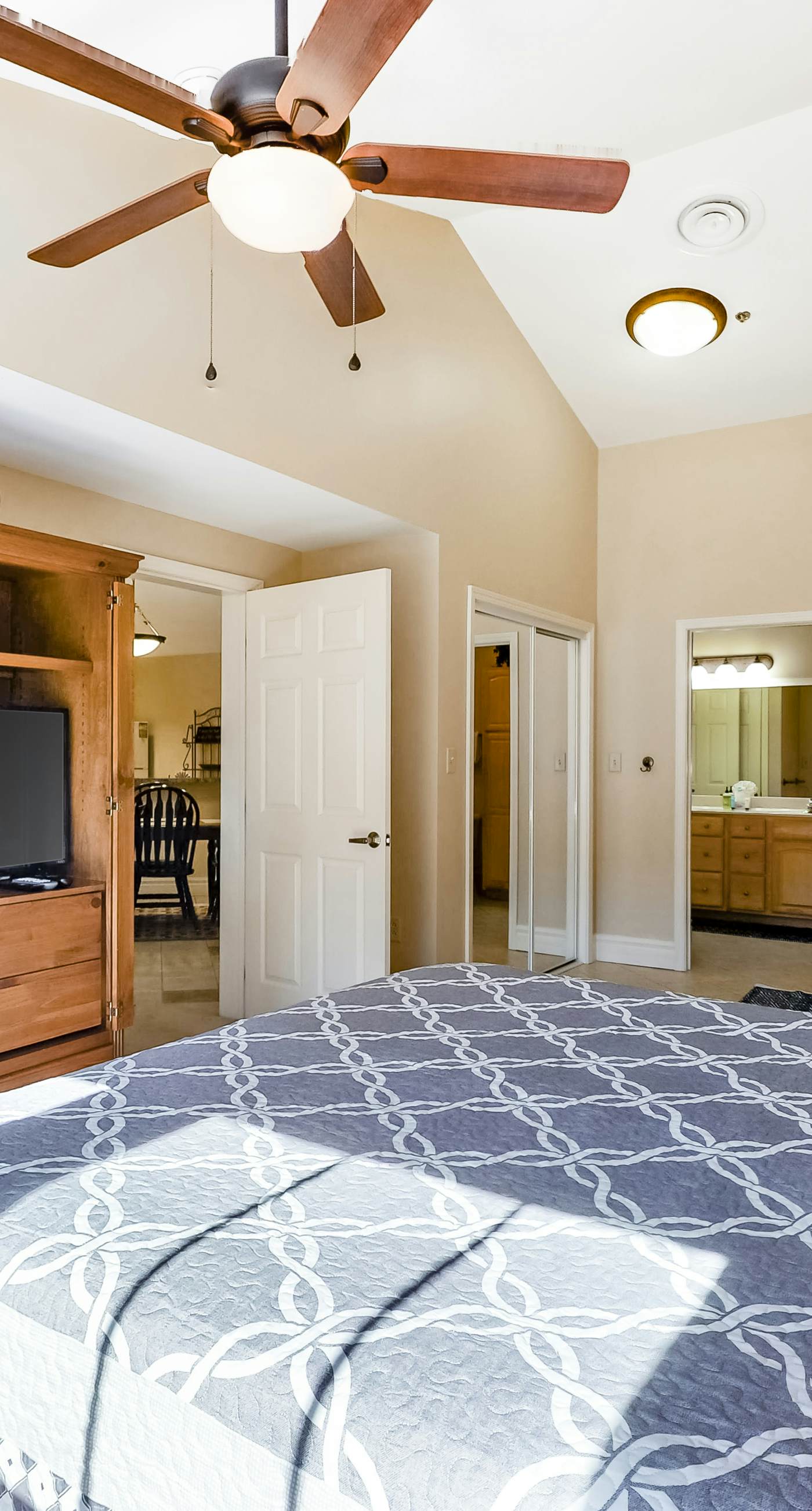 5th Floor Condo, Sleeps 6・Jetted Tub・Fireplace