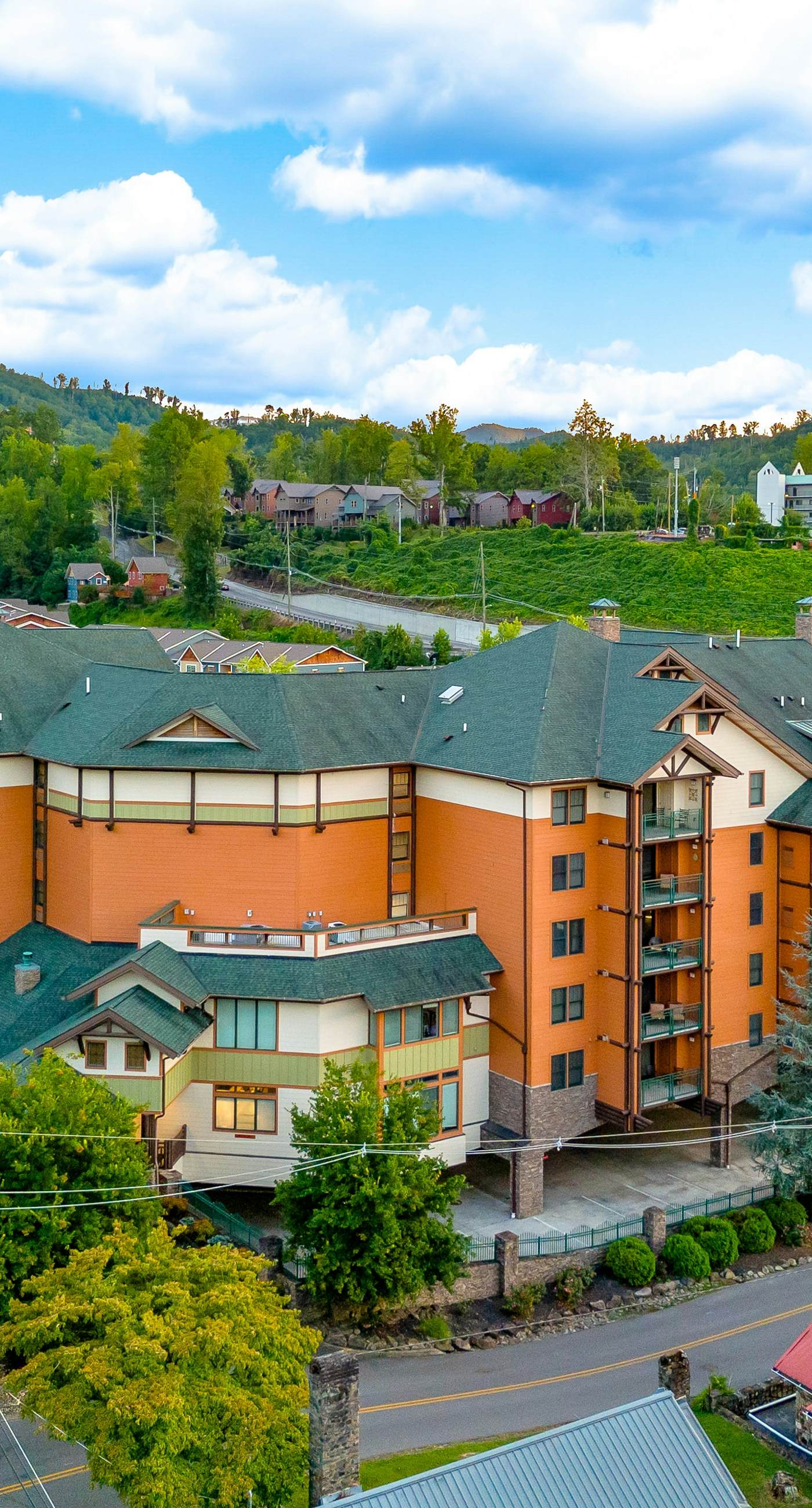 5th Floor Condo, Sleeps 6・Jetted Tub・Fireplace