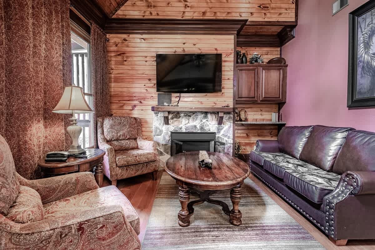 Family Cozy Hideaway, Sleeps 6・Pool Table + Grill