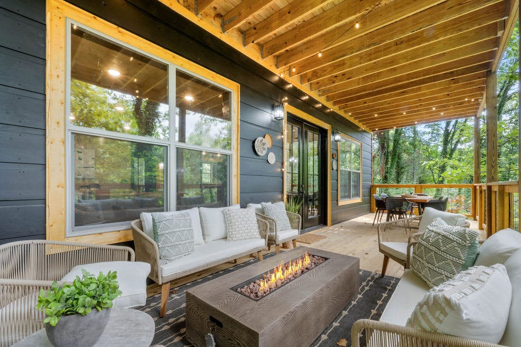 Rustic Cabin Retreat・Sleeps 10・Indoor Pool・Hot Tub