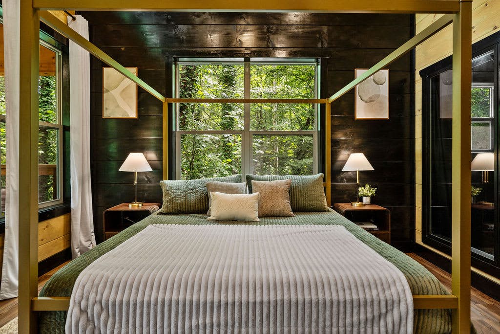 Rustic Cabin Retreat・Sleeps 10・Indoor Pool・Hot Tub