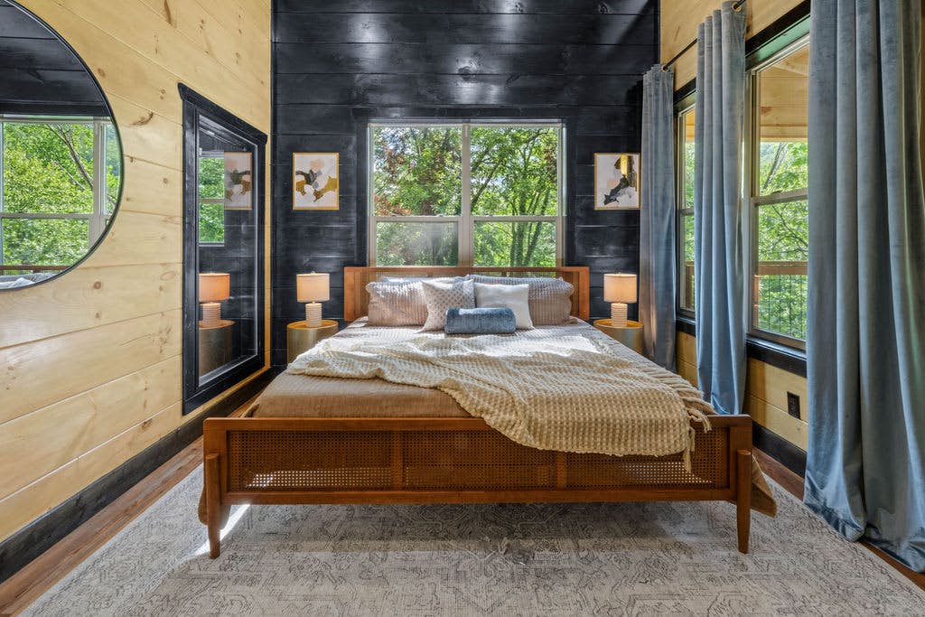 Rustic Cabin Retreat・Sleeps 10・Indoor Pool・Hot Tub