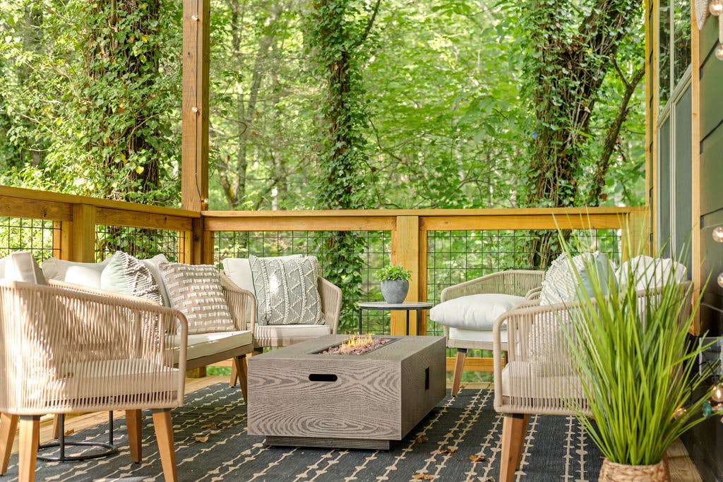 Rustic Cabin Retreat・Sleeps 10・Indoor Pool・Hot Tub