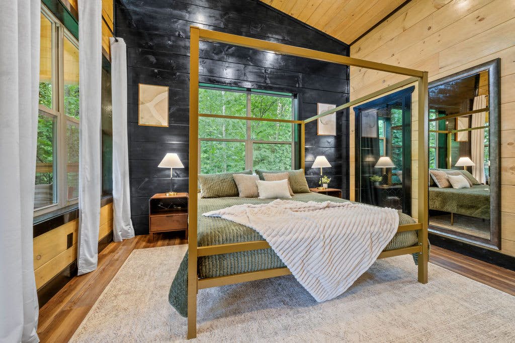 Rustic Cabin Retreat・Sleeps 10・Indoor Pool・Hot Tub