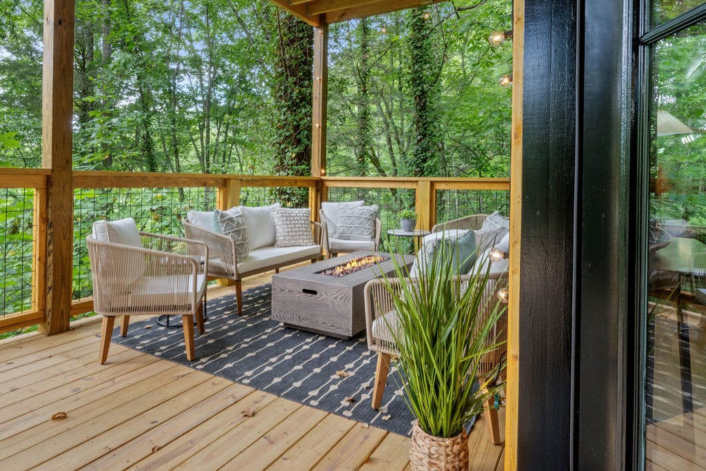 Rustic Cabin Retreat・Sleeps 10・Indoor Pool・Hot Tub