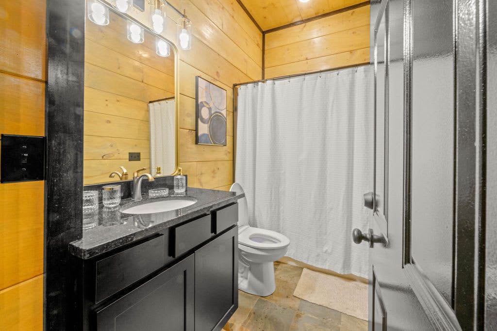 Rustic Cabin Retreat・Sleeps 10・Indoor Pool・Hot Tub