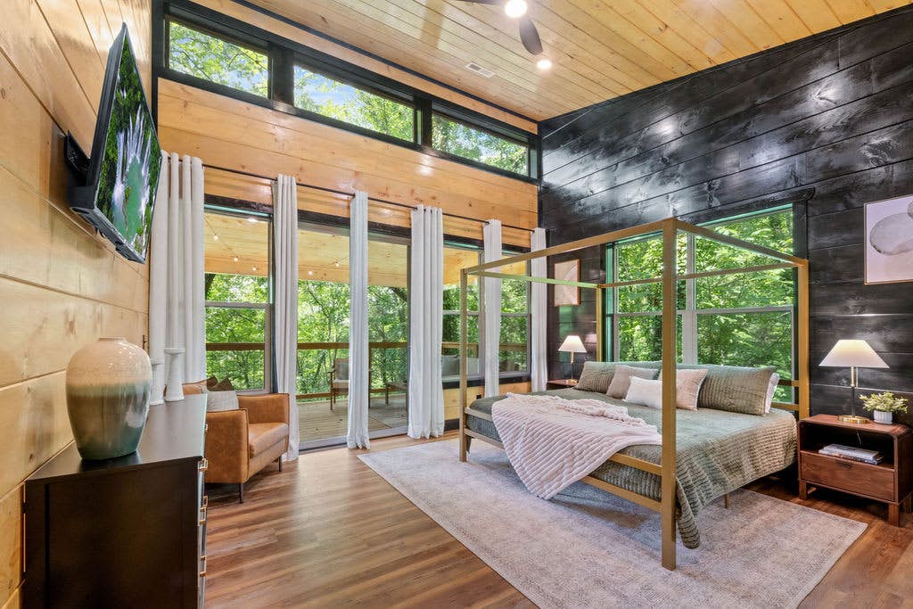 Rustic Cabin Retreat・Sleeps 10・Indoor Pool・Hot Tub