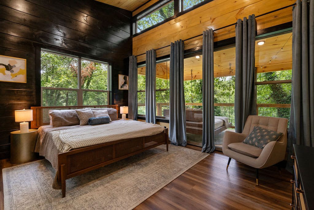 Rustic Cabin Retreat・Sleeps 10・Indoor Pool・Hot Tub