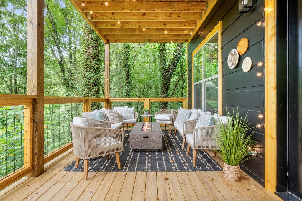 Rustic Cabin Retreat・Sleeps 10・Indoor Pool・Hot Tub