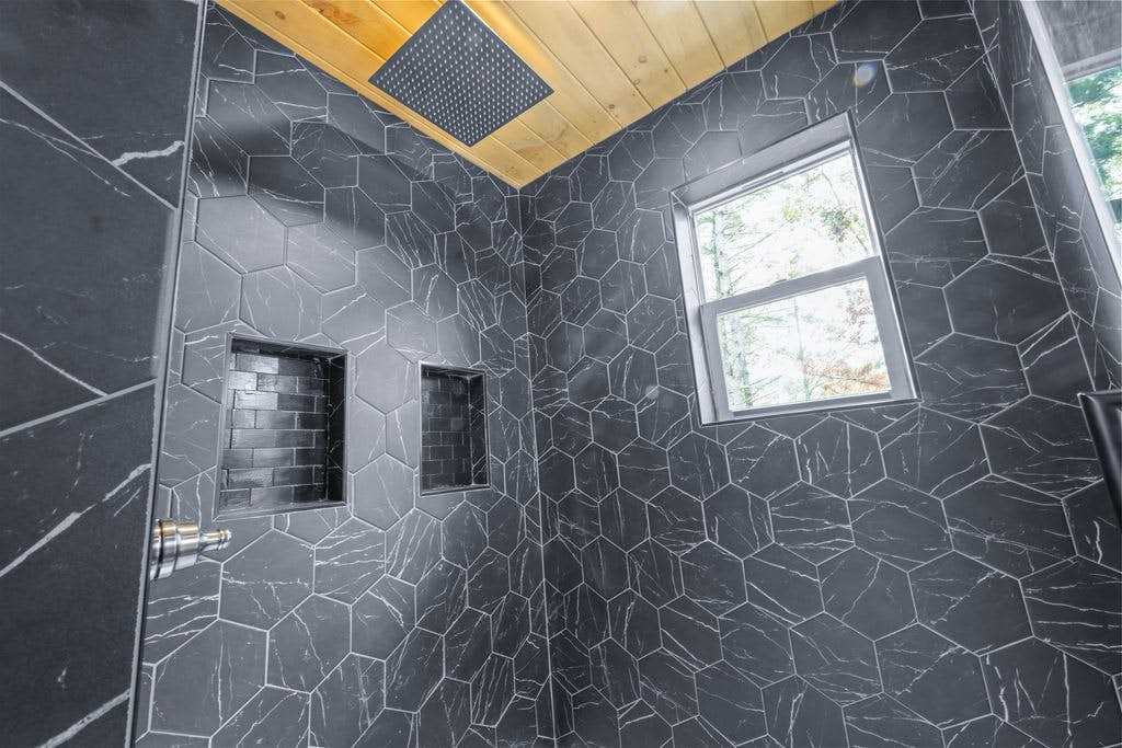 Rustic Cabin Retreat・Sleeps 10・Indoor Pool・Hot Tub