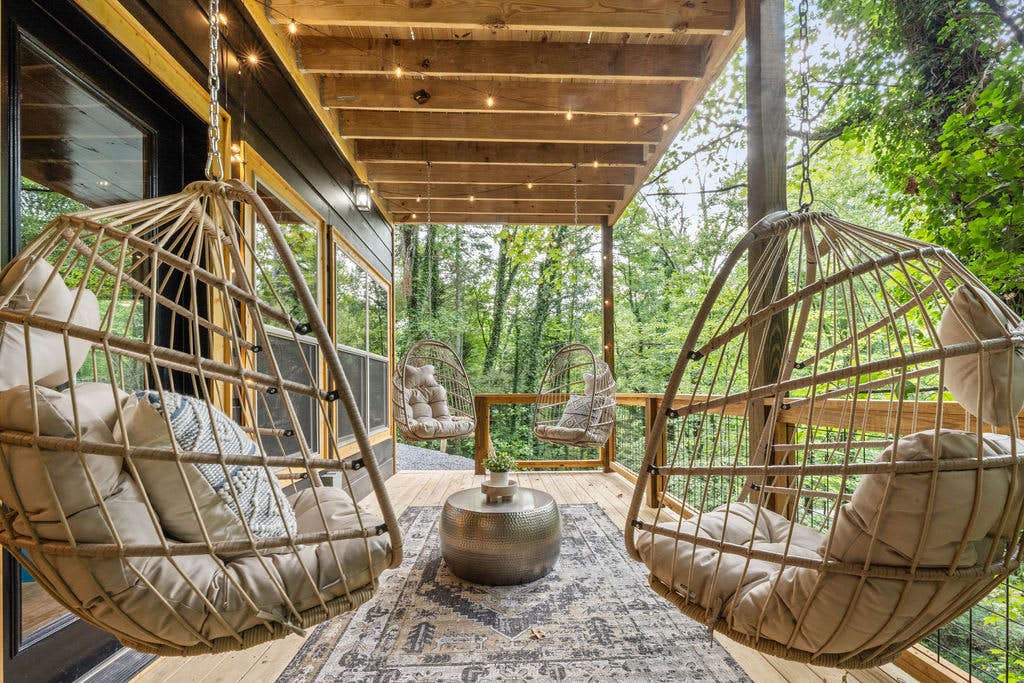 Rustic Cabin Retreat・Sleeps 10・Indoor Pool・Hot Tub