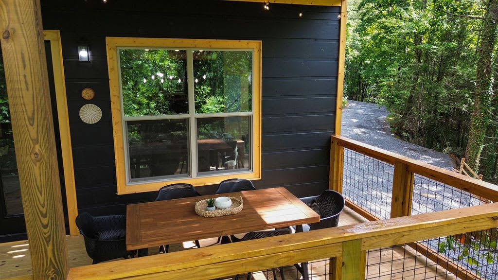 Rustic Cabin Retreat・Sleeps 10・Indoor Pool・Hot Tub