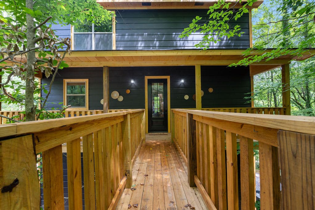 Rustic Cabin Retreat・Sleeps 10・Indoor Pool・Hot Tub