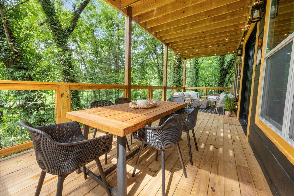 Rustic Cabin Retreat・Sleeps 10・Indoor Pool・Hot Tub