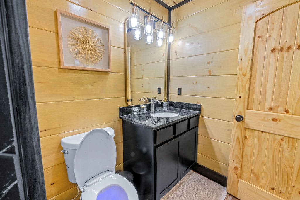 Rustic Cabin Retreat・Sleeps 10・Indoor Pool・Hot Tub