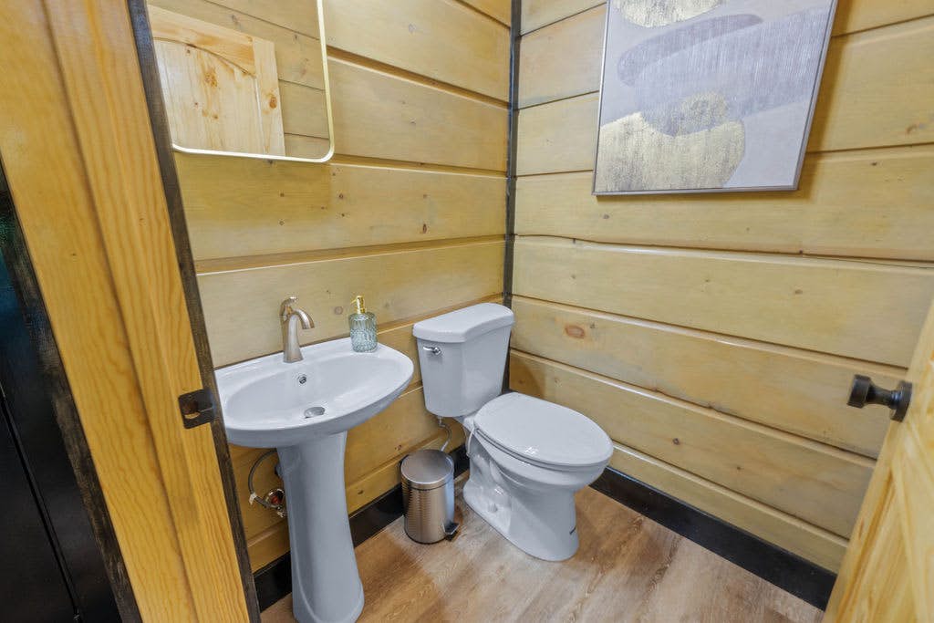 Rustic Cabin Retreat・Sleeps 10・Indoor Pool・Hot Tub