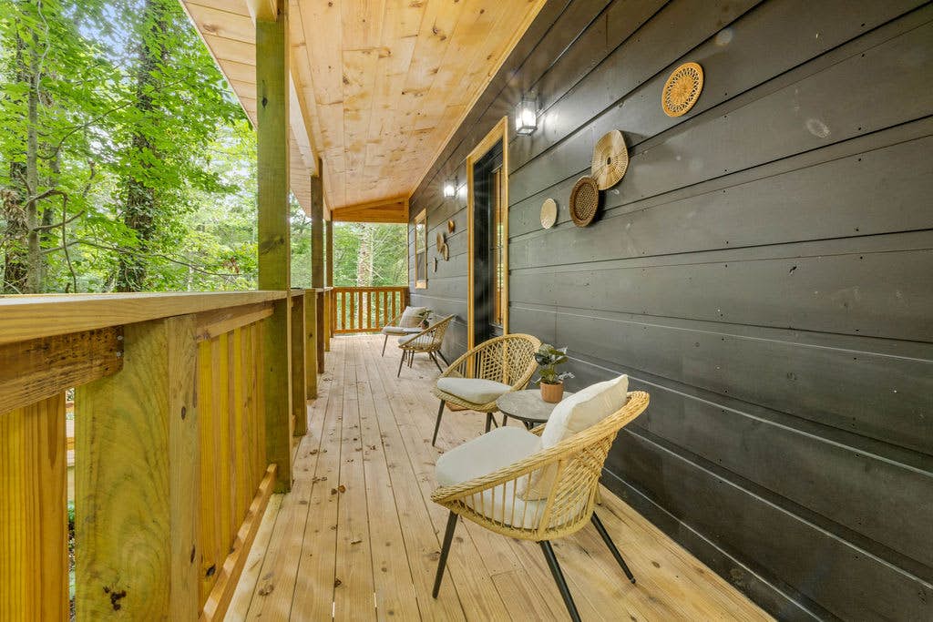 Rustic Cabin Retreat・Sleeps 10・Indoor Pool・Hot Tub