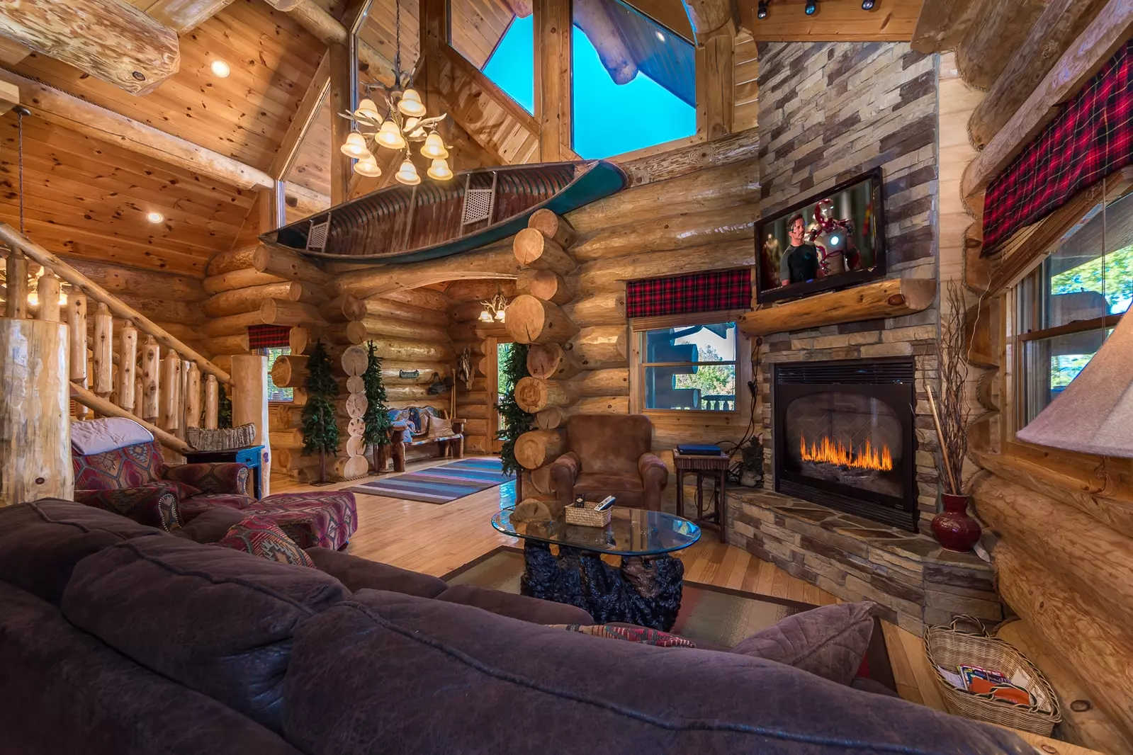 Cozy Log Cabin Retreat, Sleeps 10・Hot Tub・Firepit
