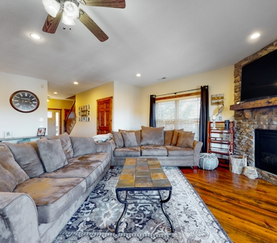 Spacious Lakeview Townhouse, Sleeps 8, Deck, Grill