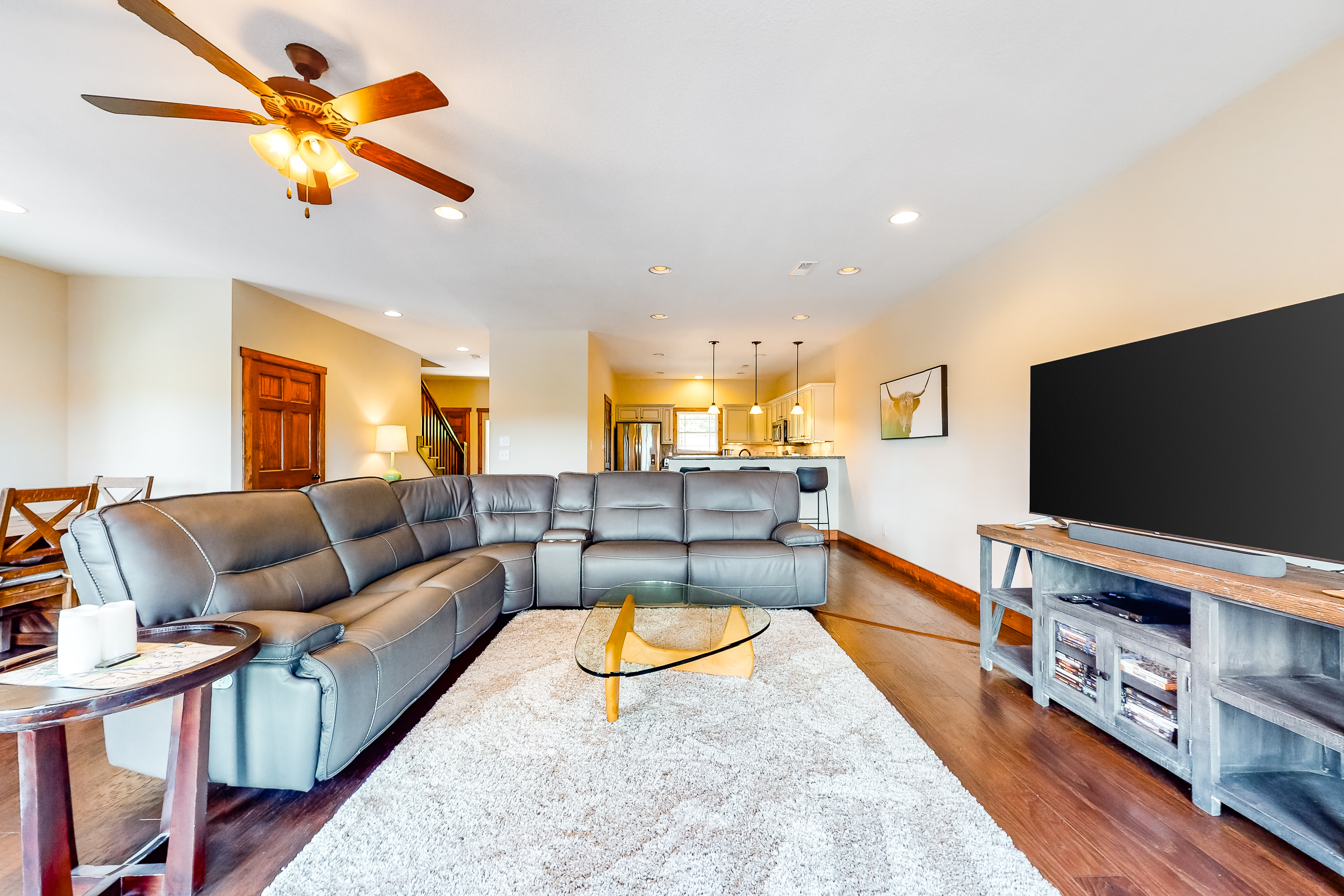 Lakefront Retreat, Sleeps 6・Fireplace・Boat Slip