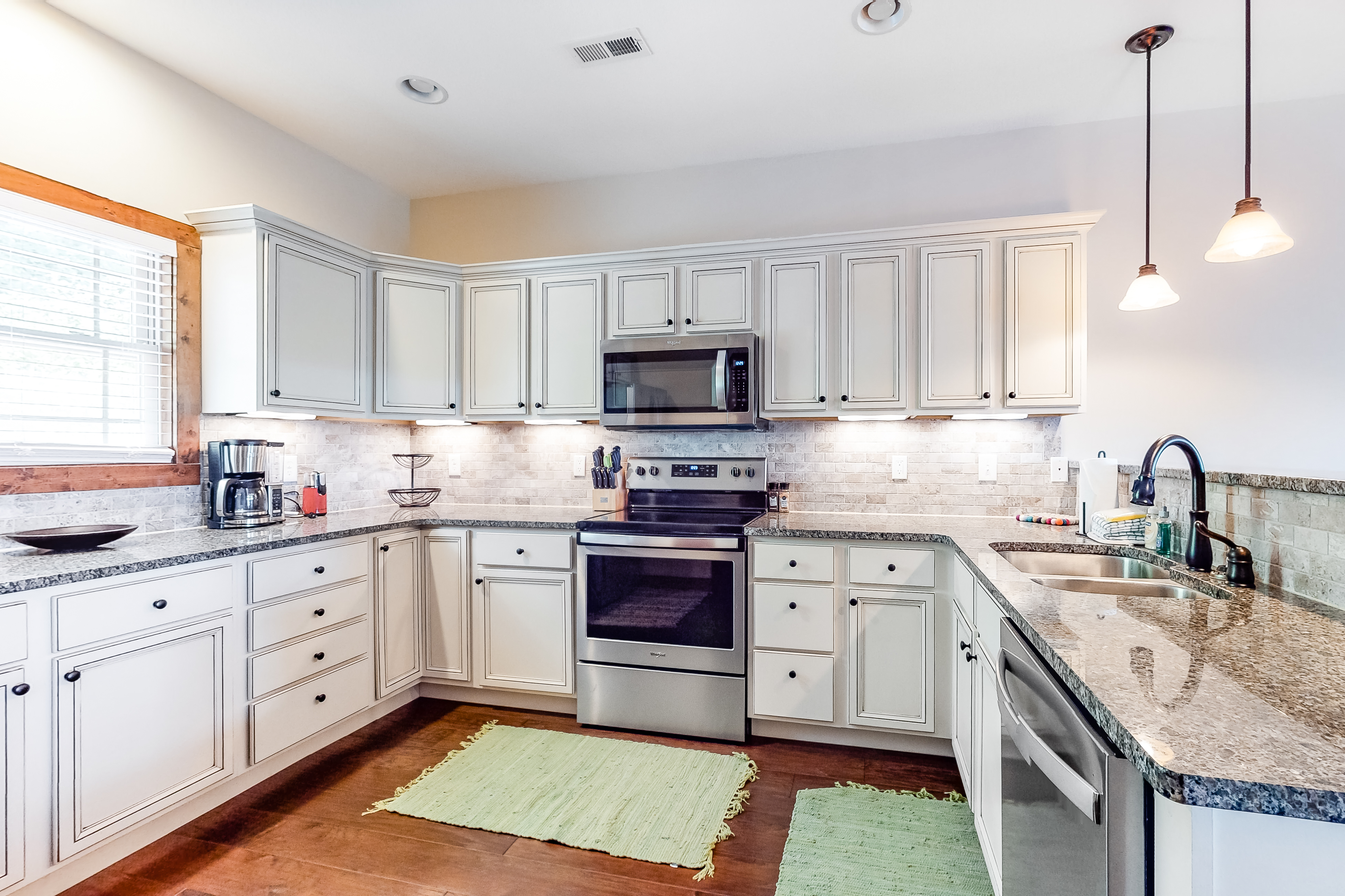 Lakefront Retreat, Sleeps 6・Fireplace・Boat Slip